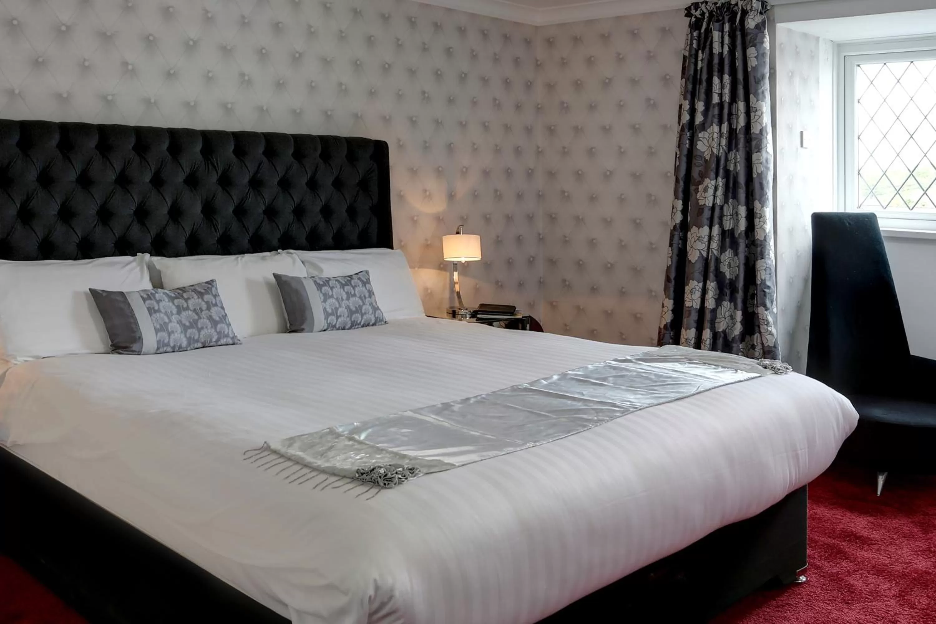 Bed in Barons Court Hotel Walsall