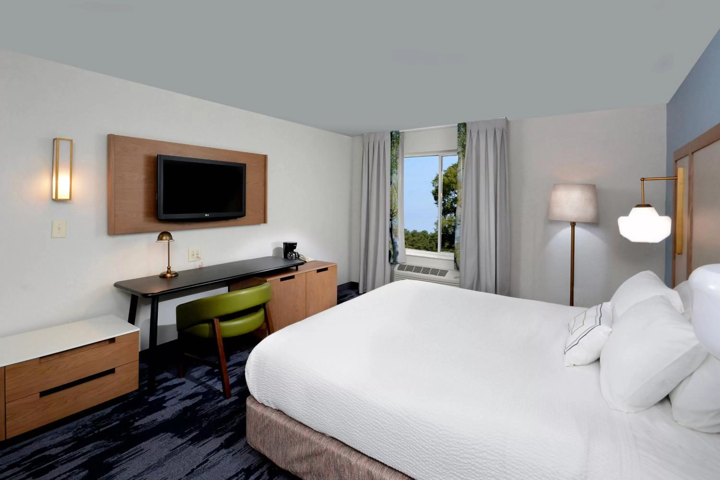 Bedroom, Bed in Fairfield Inn Greensboro Airport