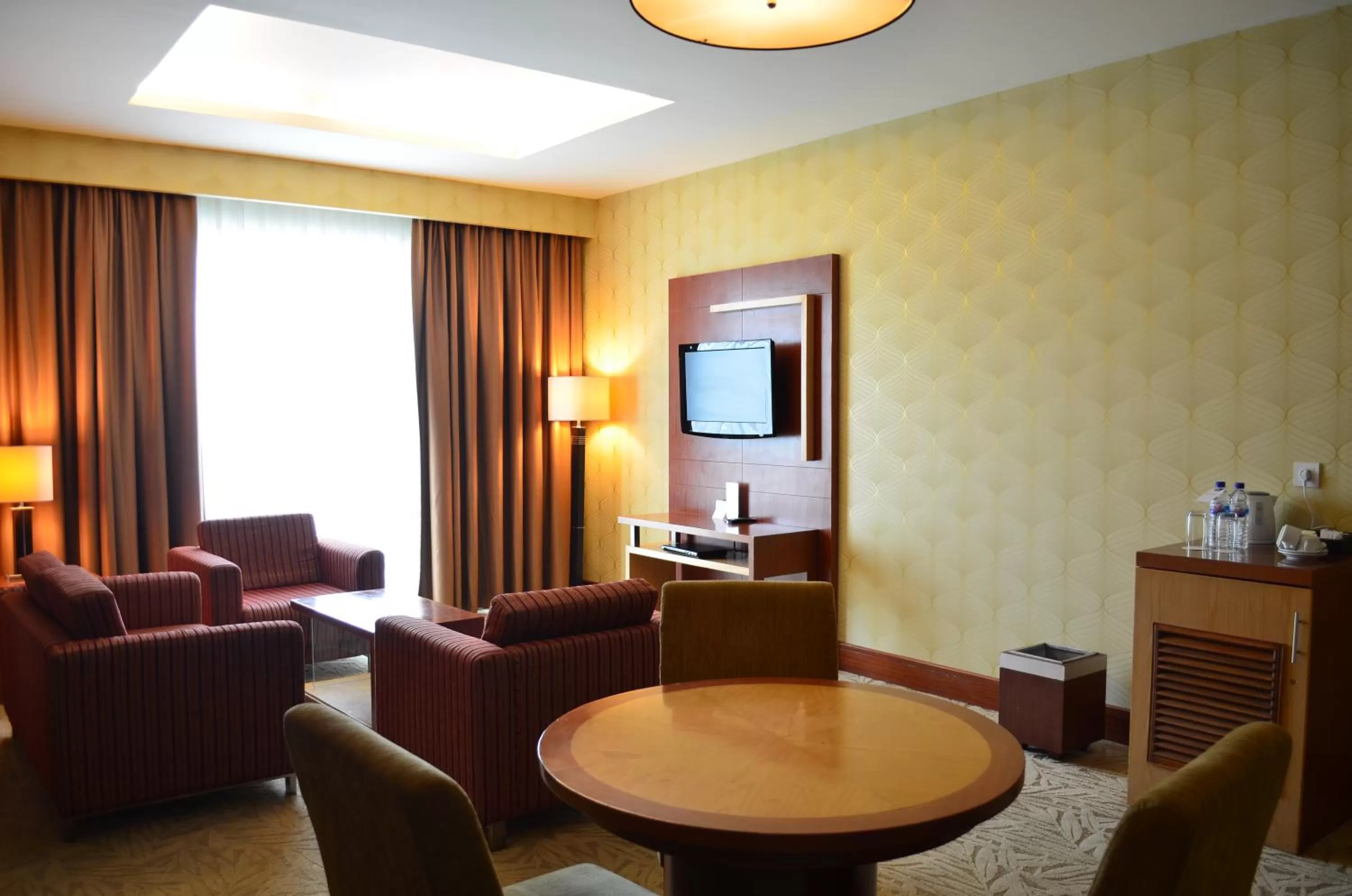 Communal lounge/ TV room in Swiss-Belhotel Maleosan Manado