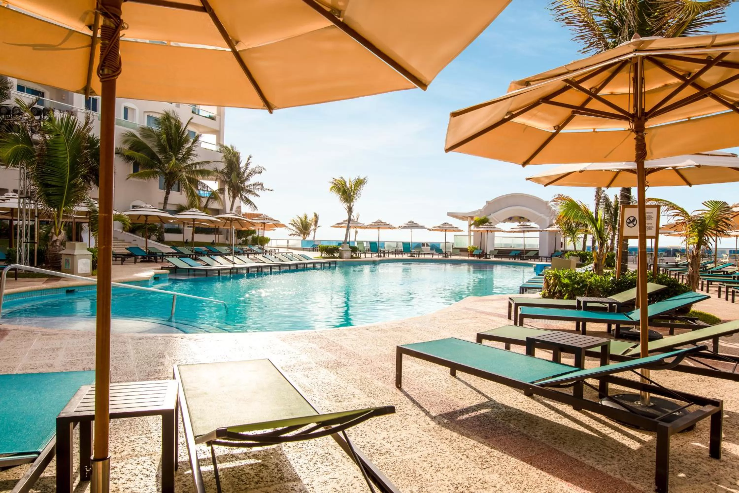 Swimming pool in Sunscape Cancun All-Inclusive Resort & Spa by Hyatt