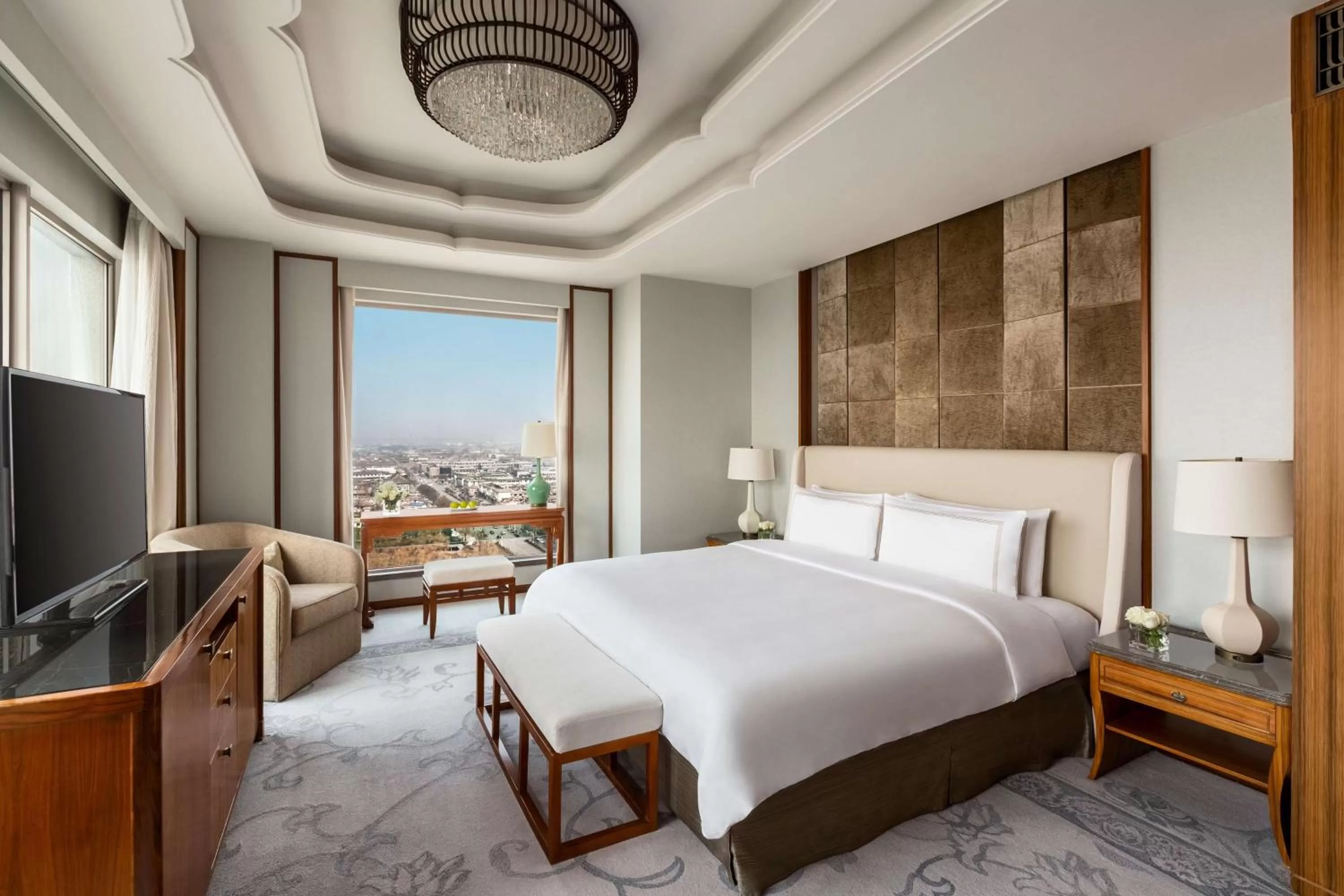 Photo of the whole room, Bed in Shangri-La Qufu