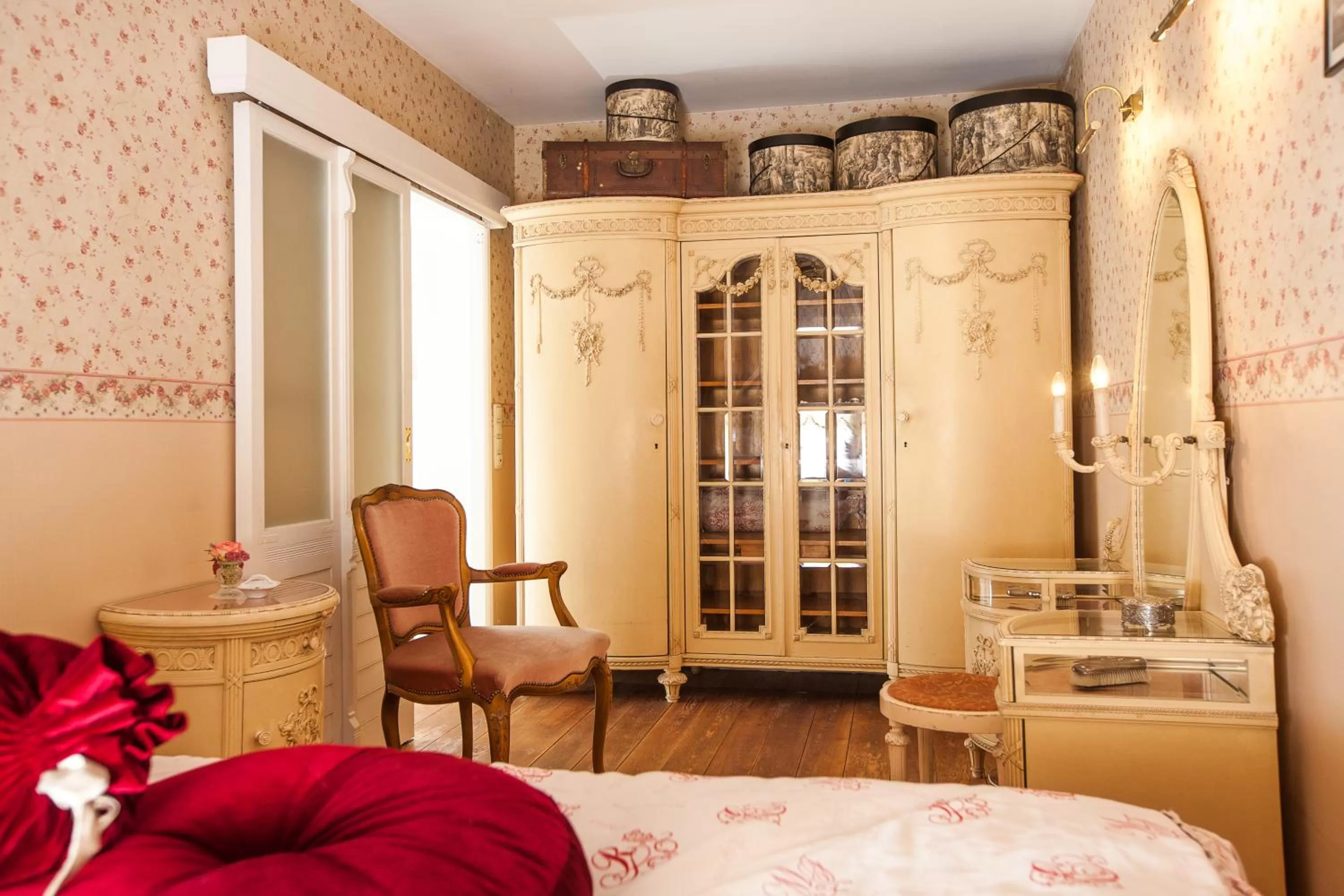 Bedroom, Seating Area in Weißt Du noch - Gästehäuser & Suiten