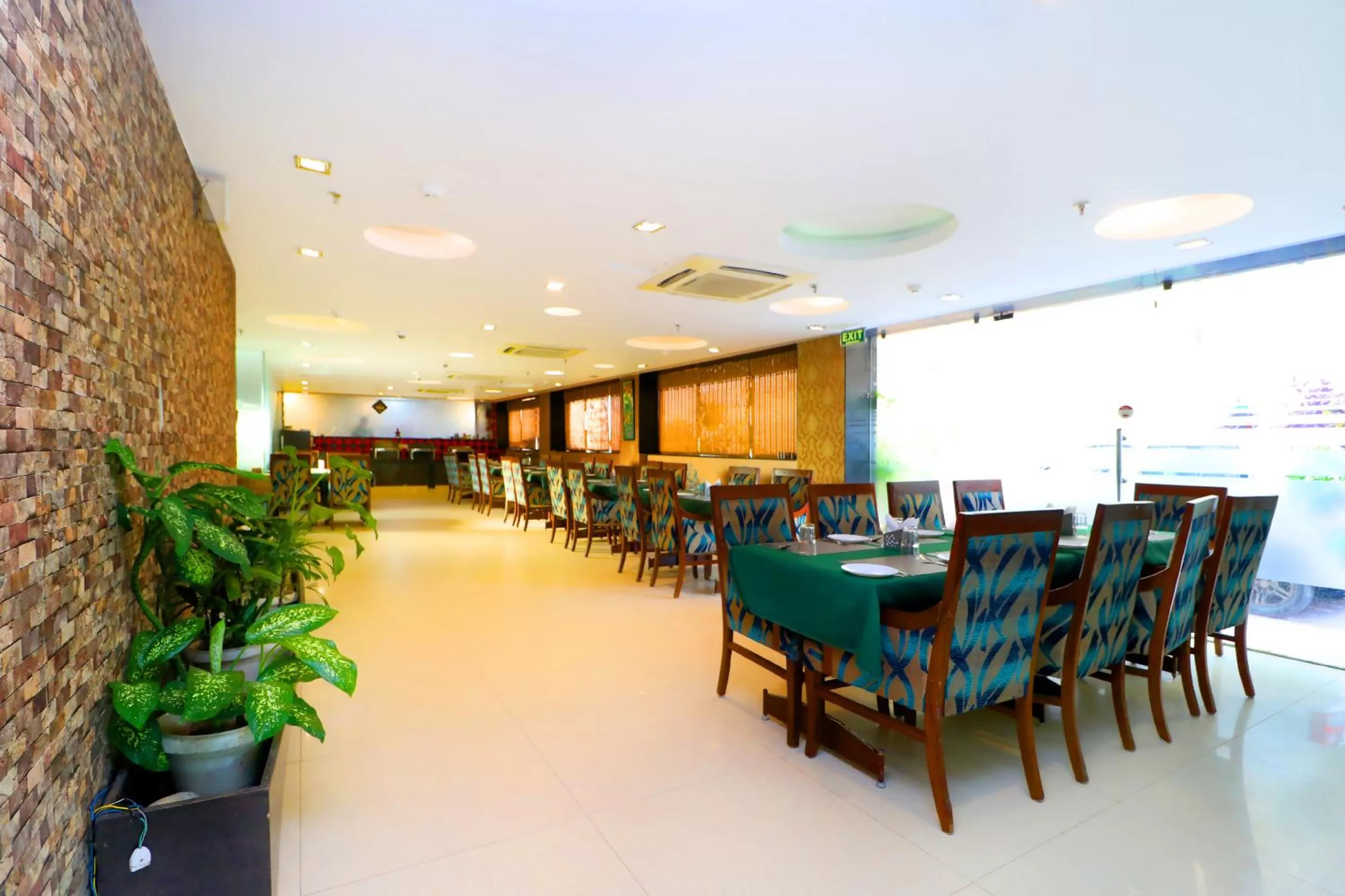 Restaurant/places to eat in Hotel Rajshree & Spa