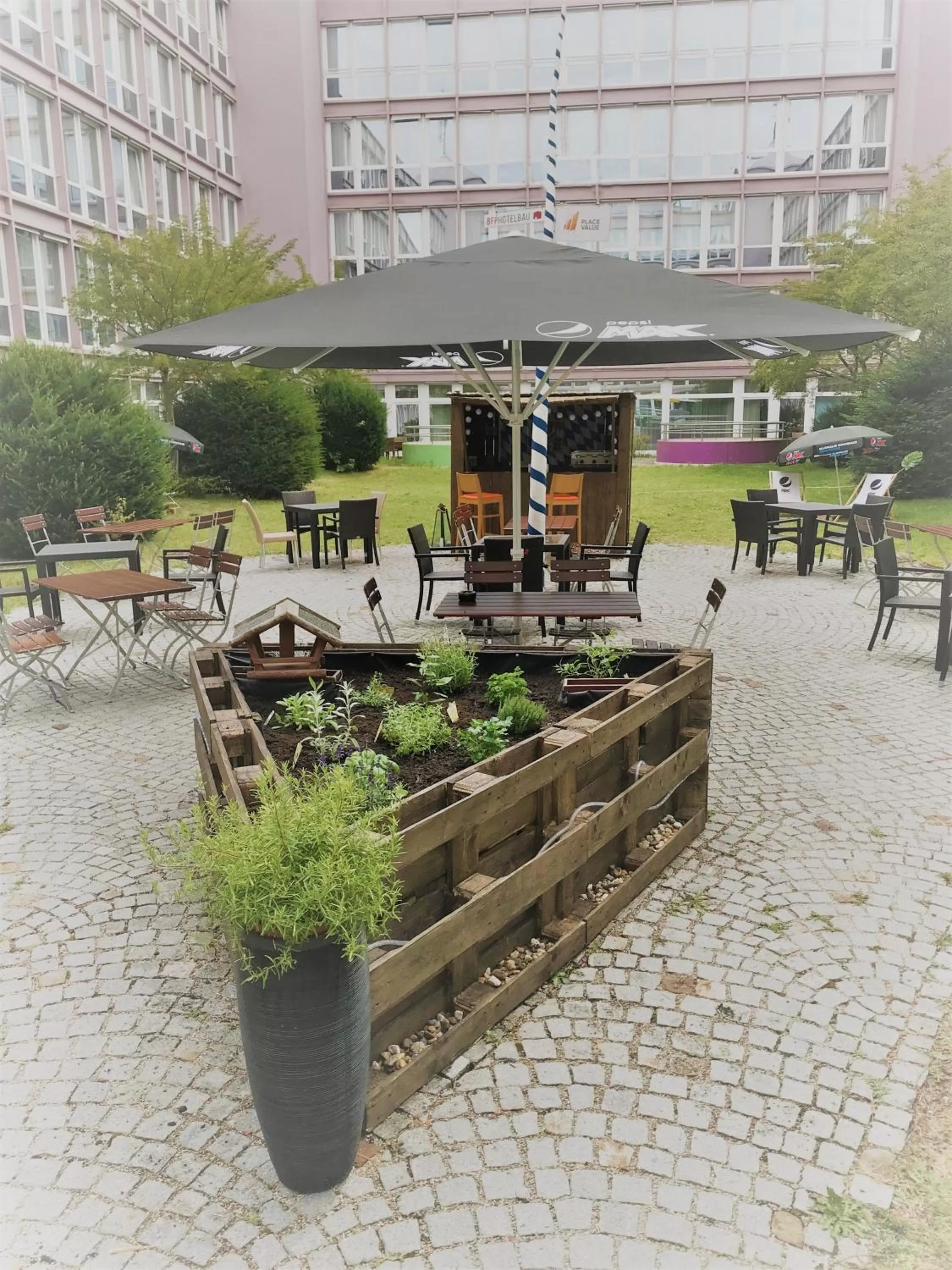 Inner courtyard view in Styles Hotel München Messe