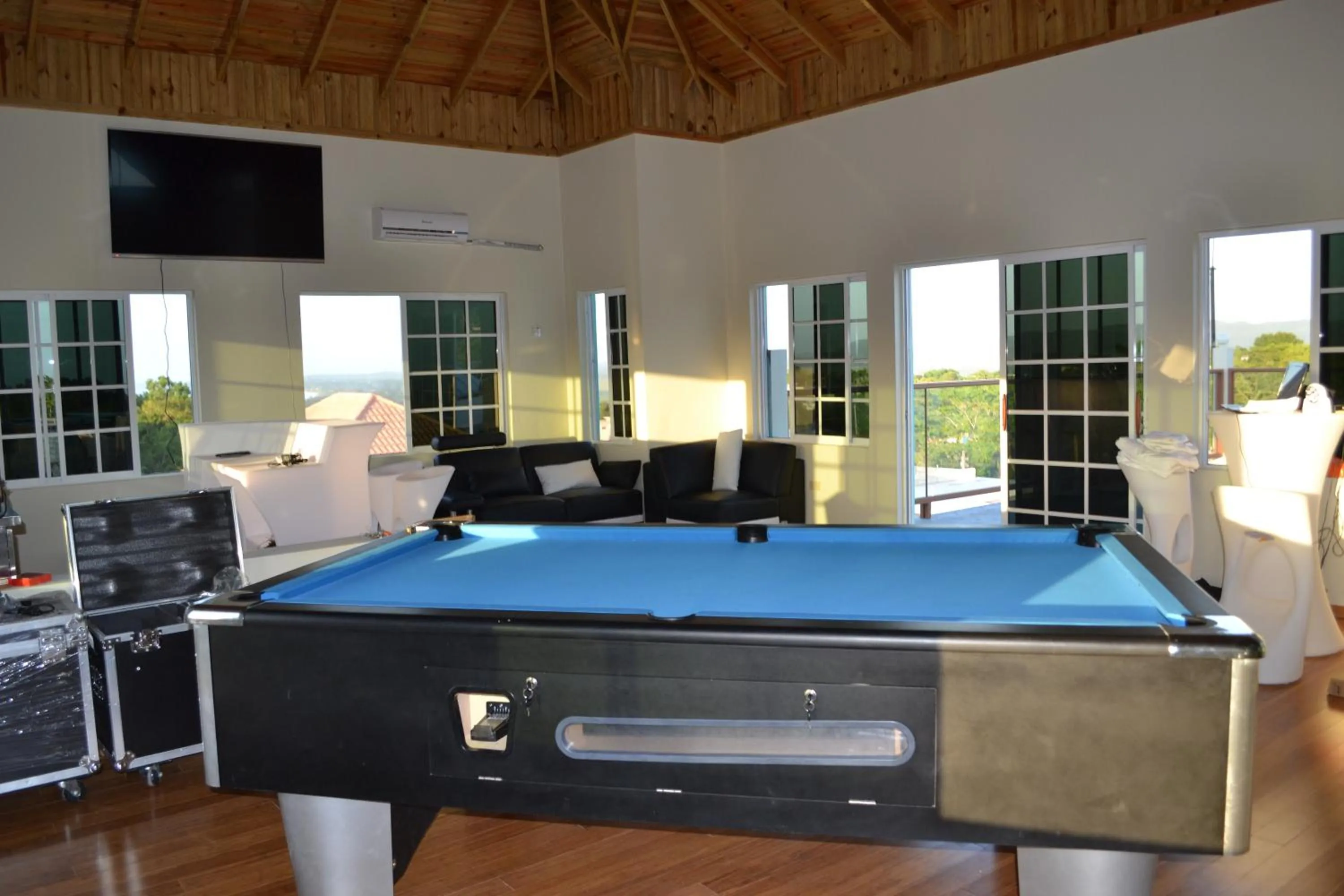 Day, Billiards in Skyblue Resort Negril