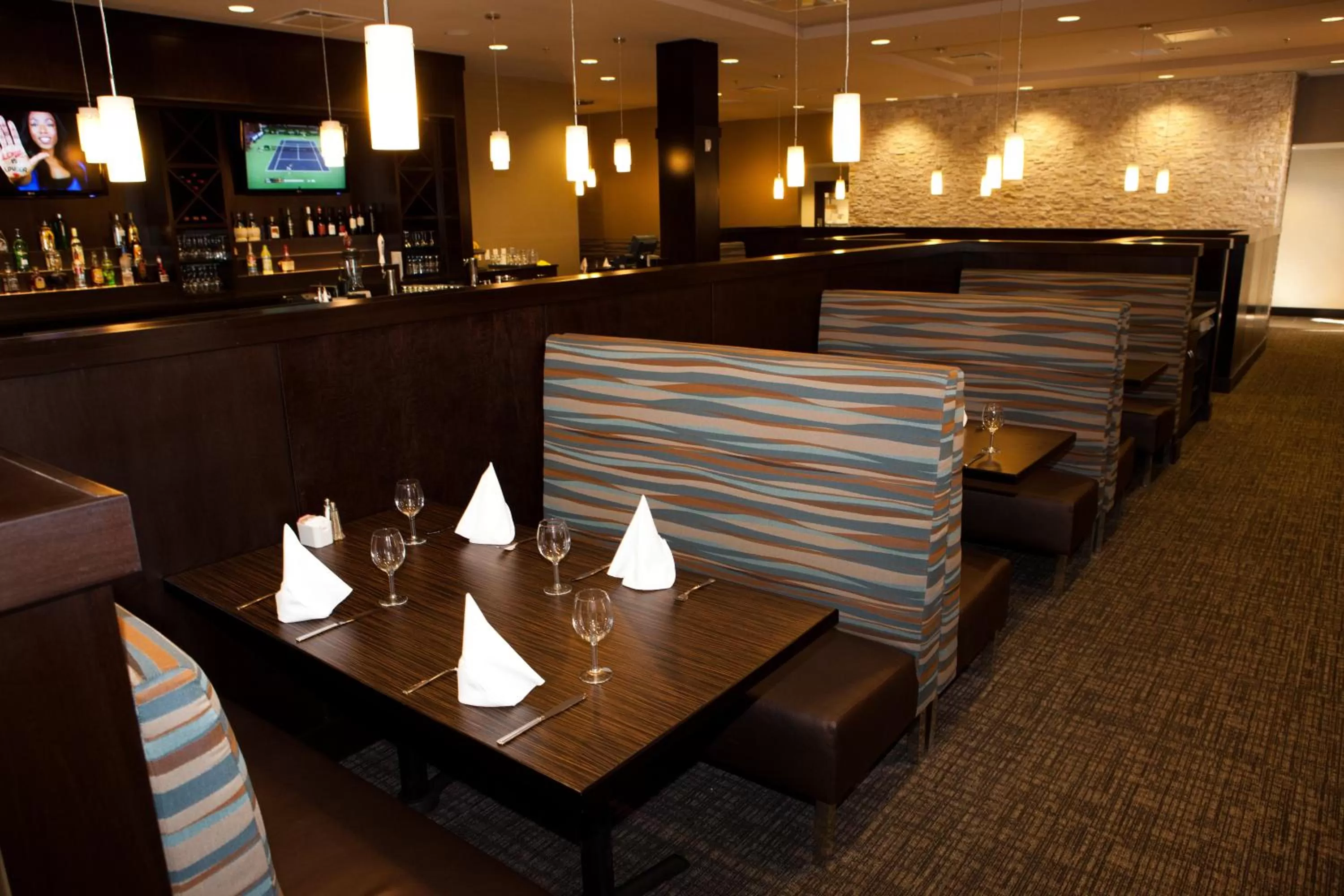 Restaurant/places to eat in Holiday Inn Hotel & Suites Red Deer by IHG