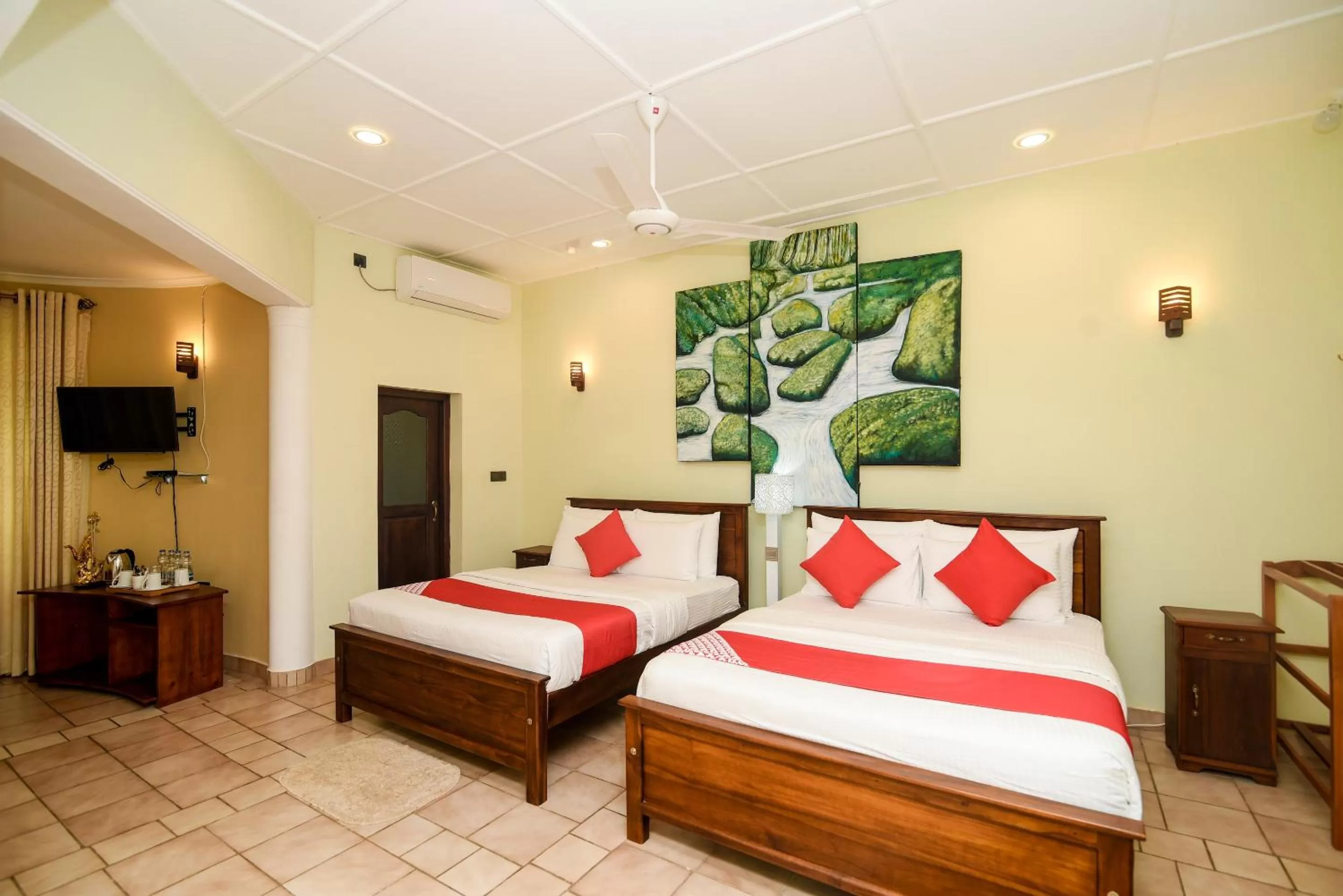 Bedroom, Bed in Man Mountain Villa