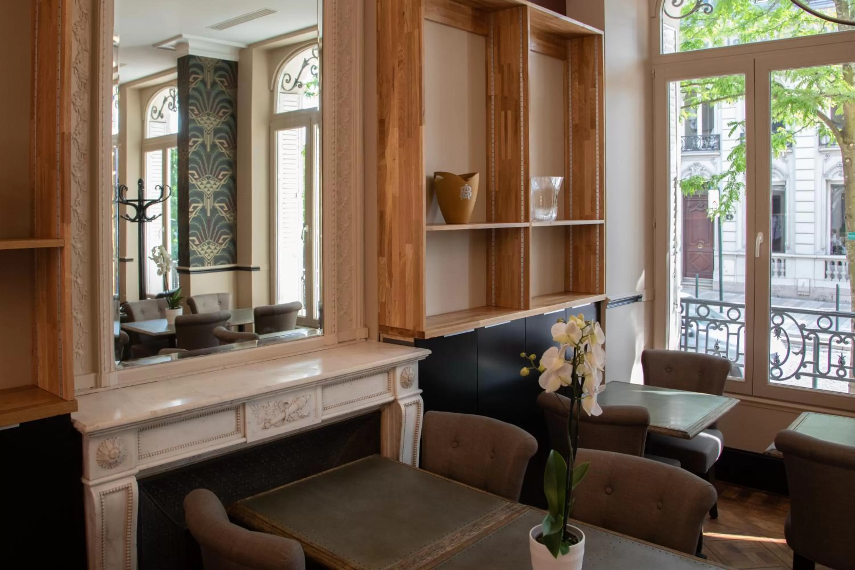 Internal: Not applicable to any particular room in La Cave de l'Avenue de Champagne