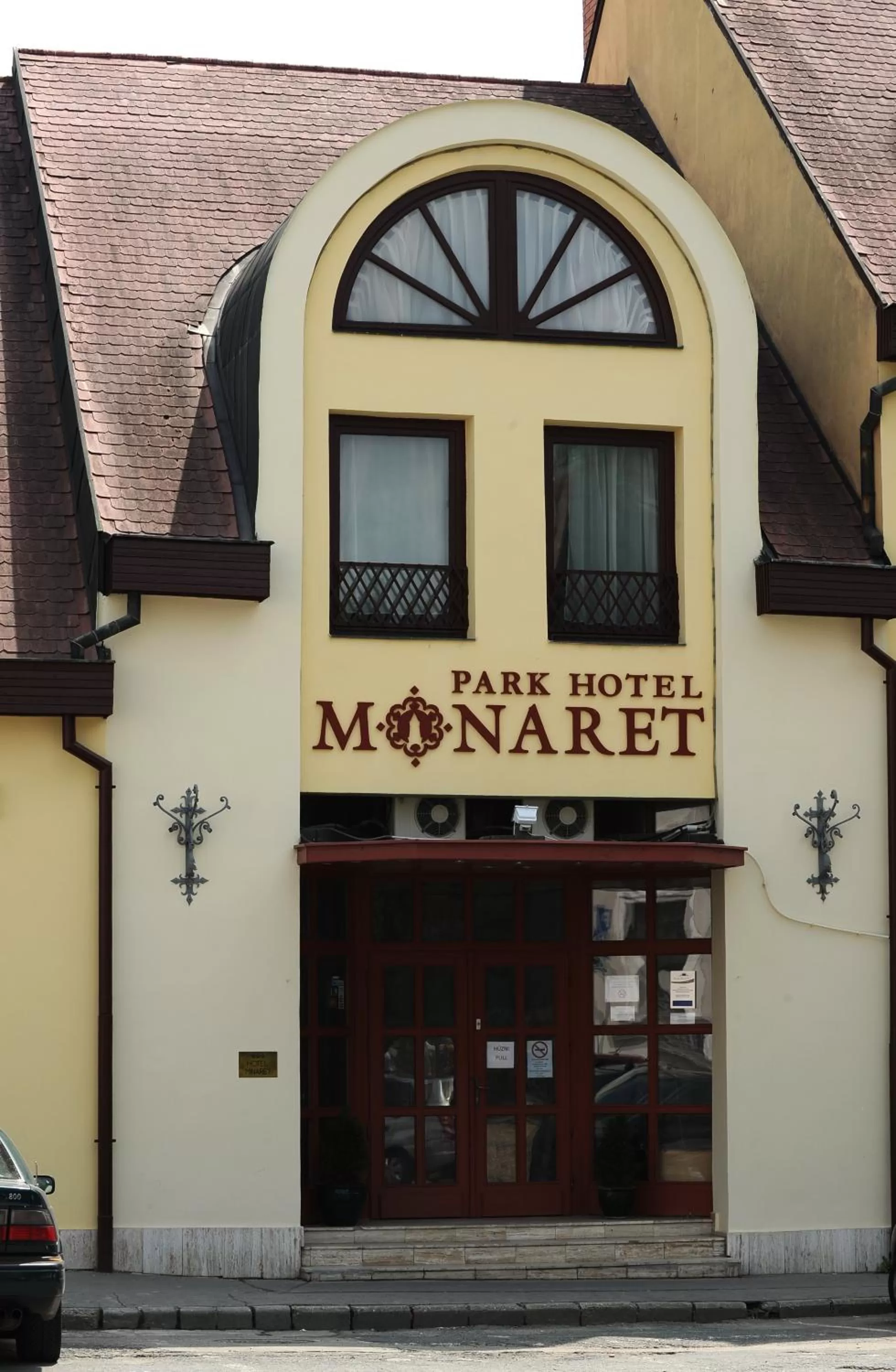 Facade/entrance in Hotel Minaret&Étterem