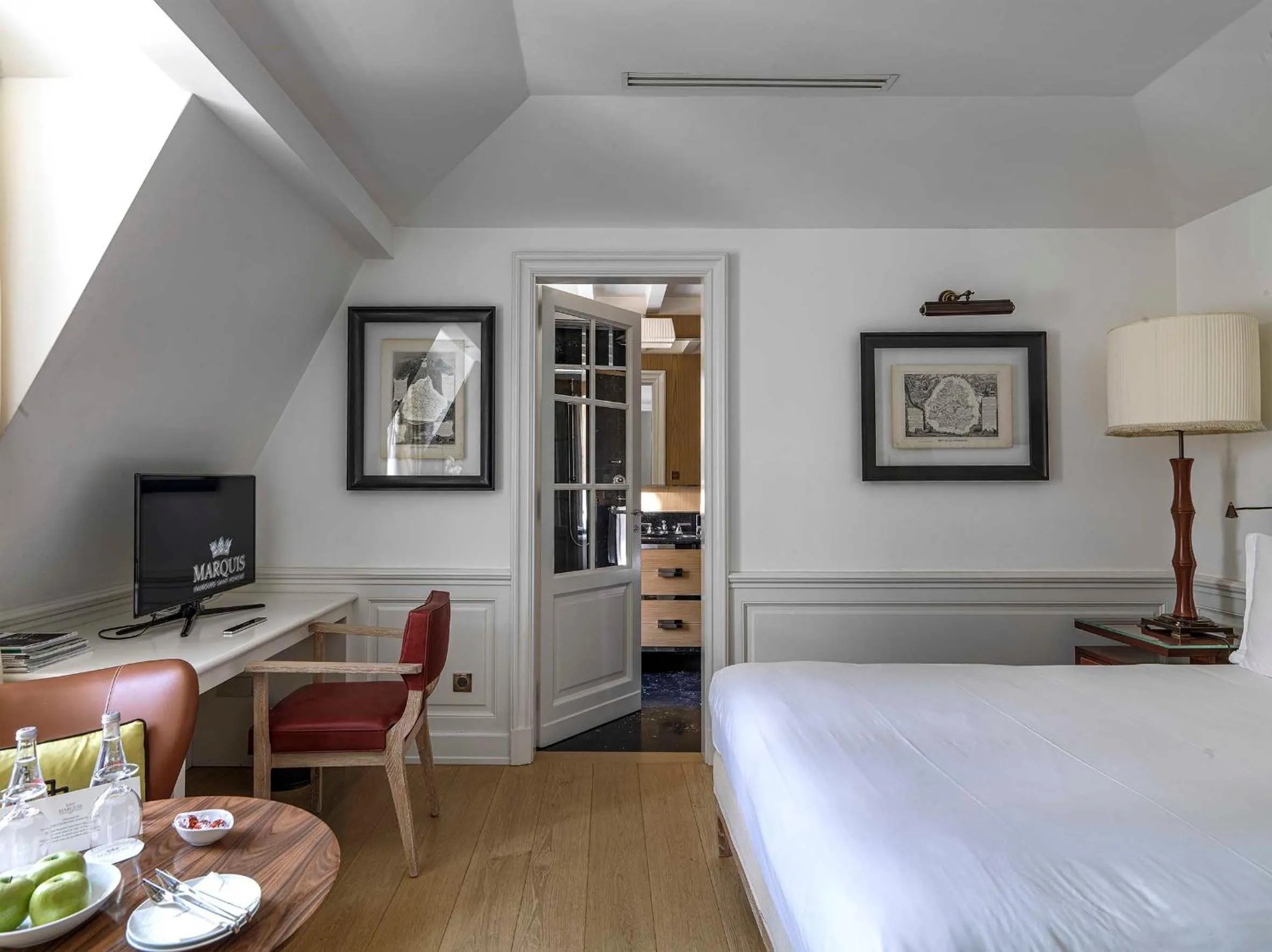 Bedroom, Bed in MARQUIS Faubourg Saint-Honoré - Small Luxury hotels of the World
