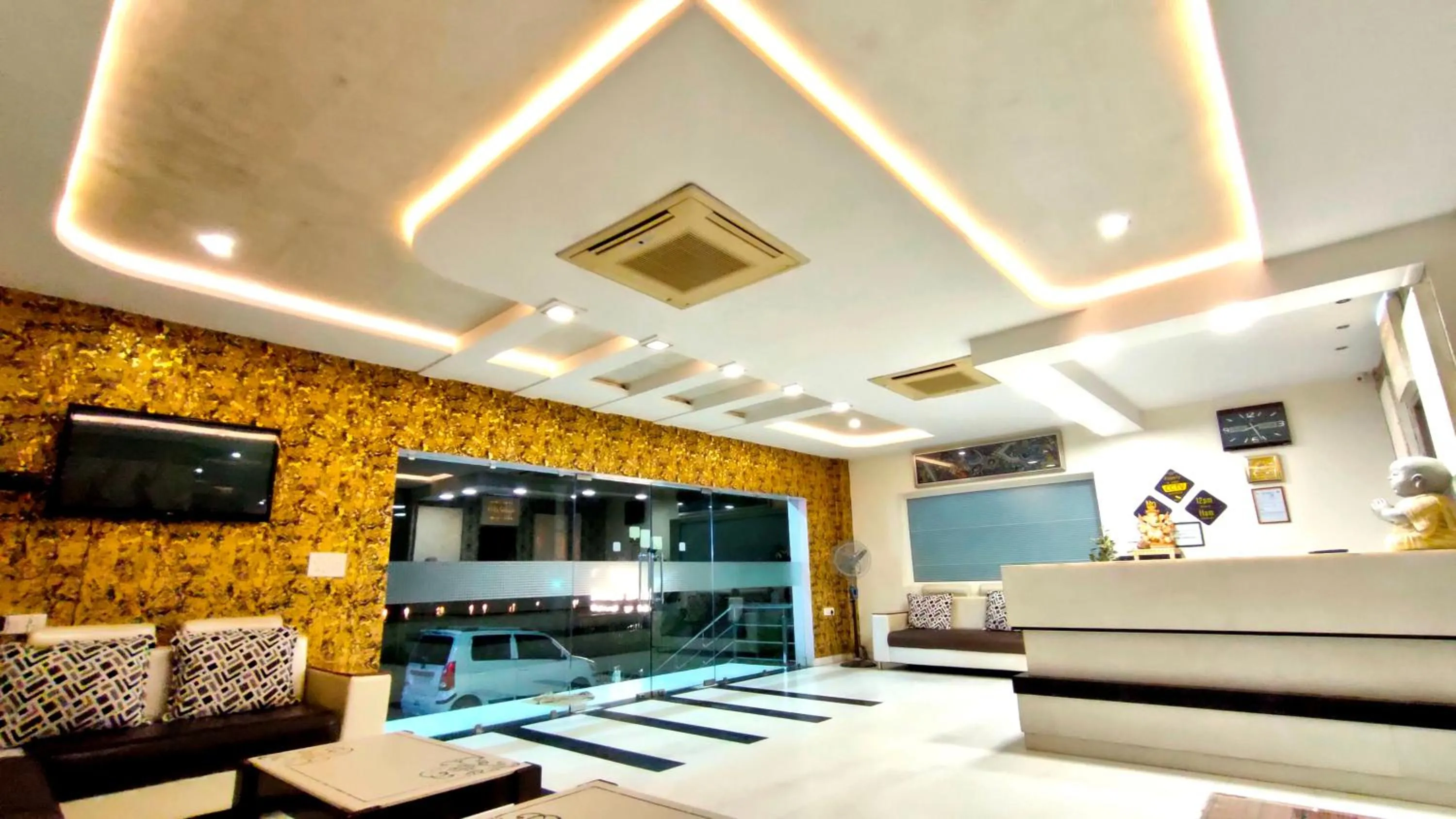 Lobby or reception in Hotel Karan Vilas