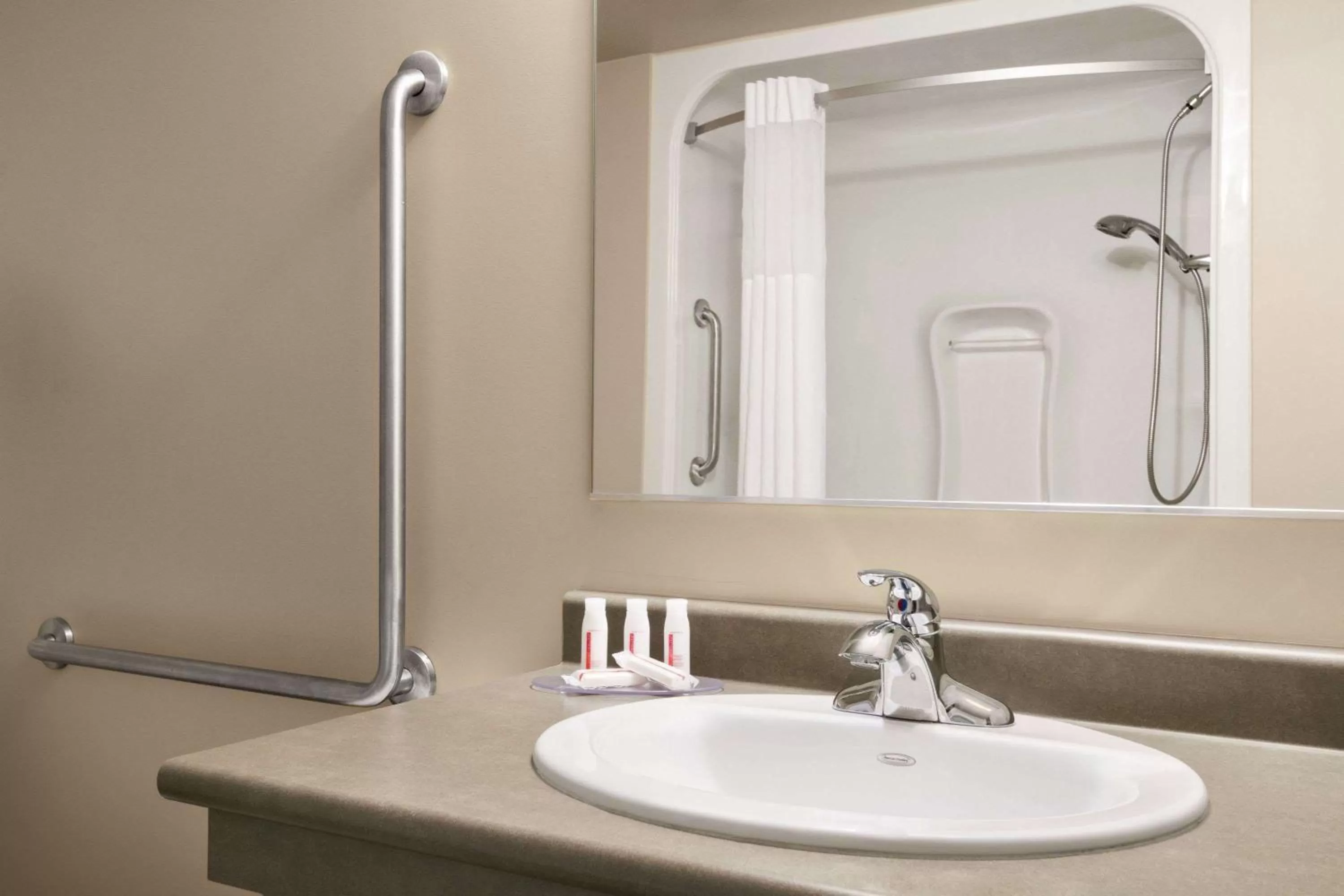 Photo of the whole room in Days Inn by Wyndham Thunder Bay North