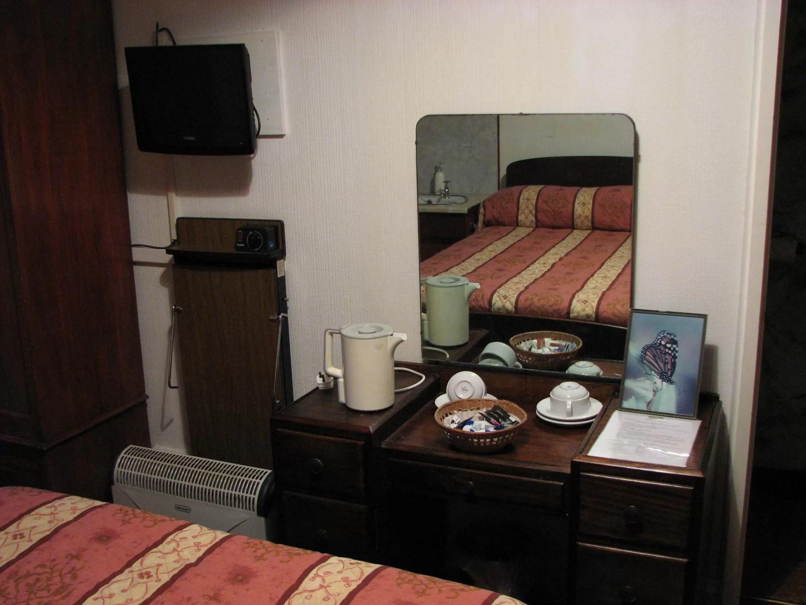 Bed in Lancaster Hotel