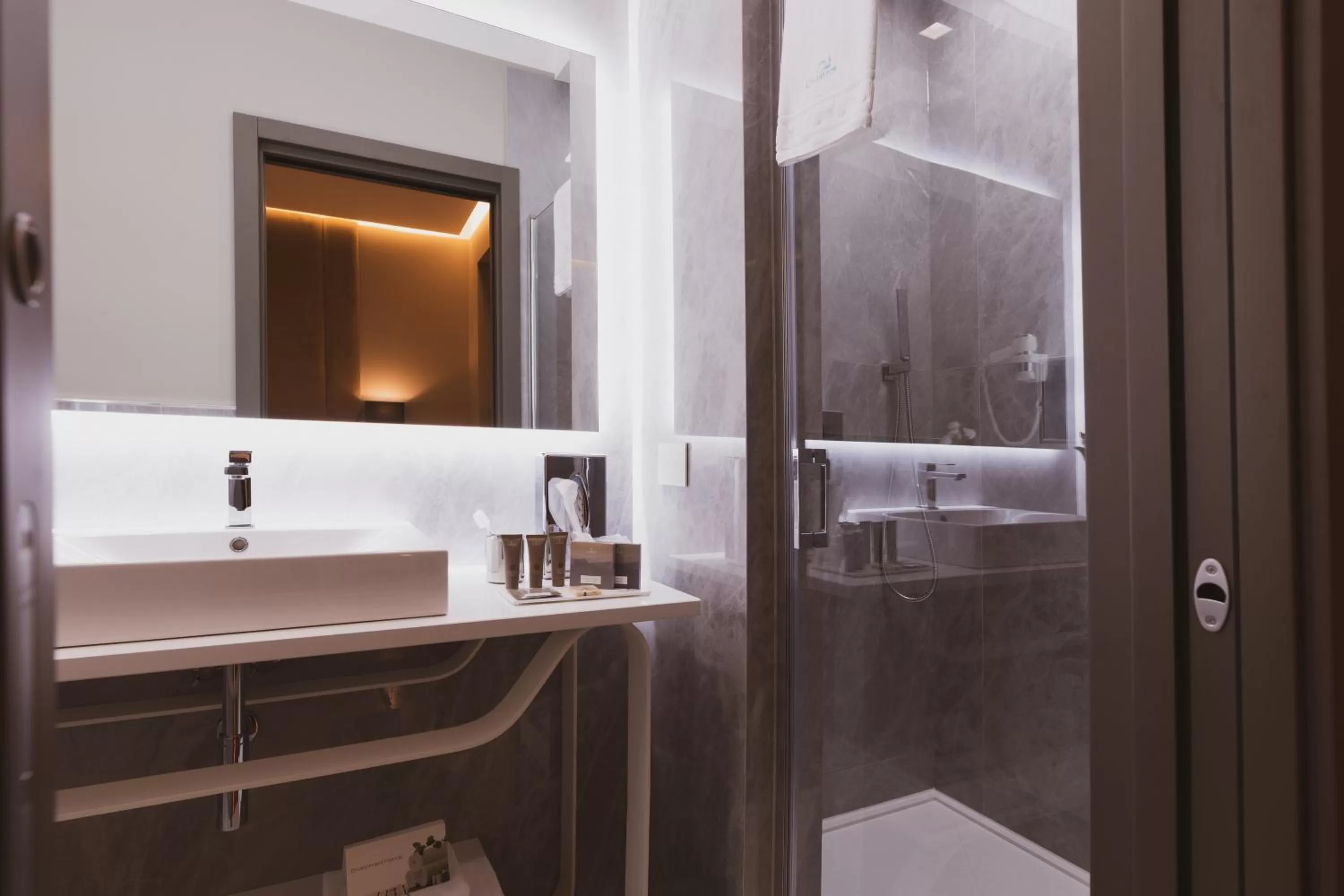 Shower in Callistos Hotel & Spa