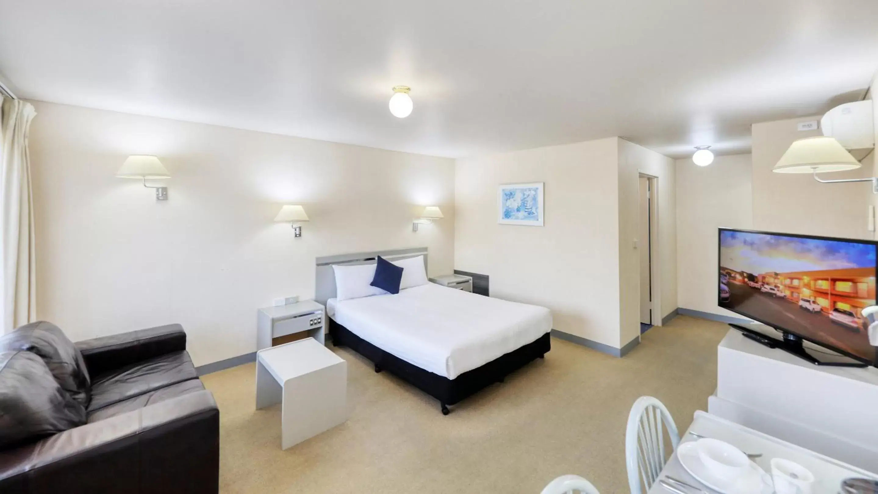 Deluxe Queen SPA in Sunrise Devonport Deluxe Queen SPA in Sunrise Devonport