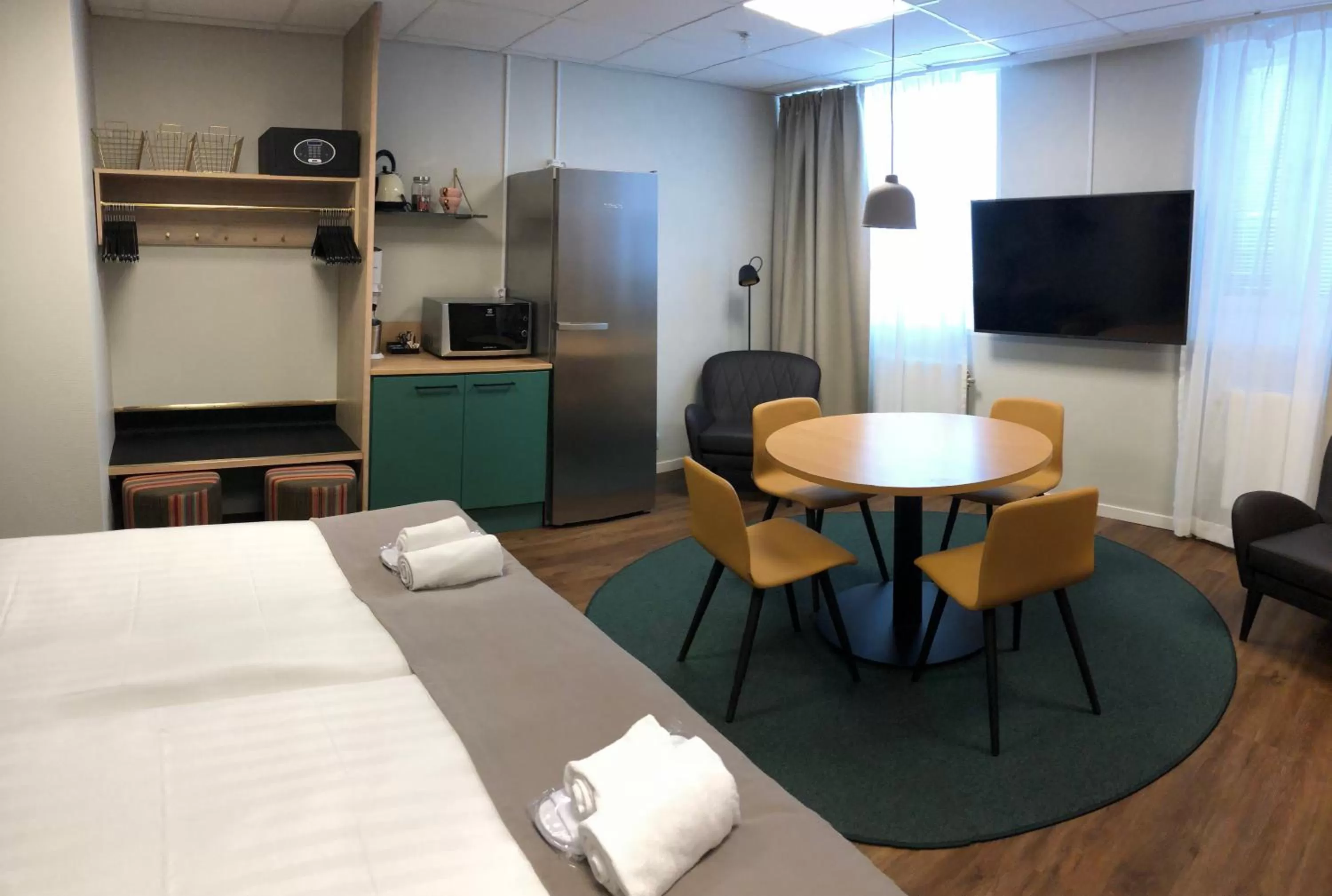 Photo of the whole room in Kom Family