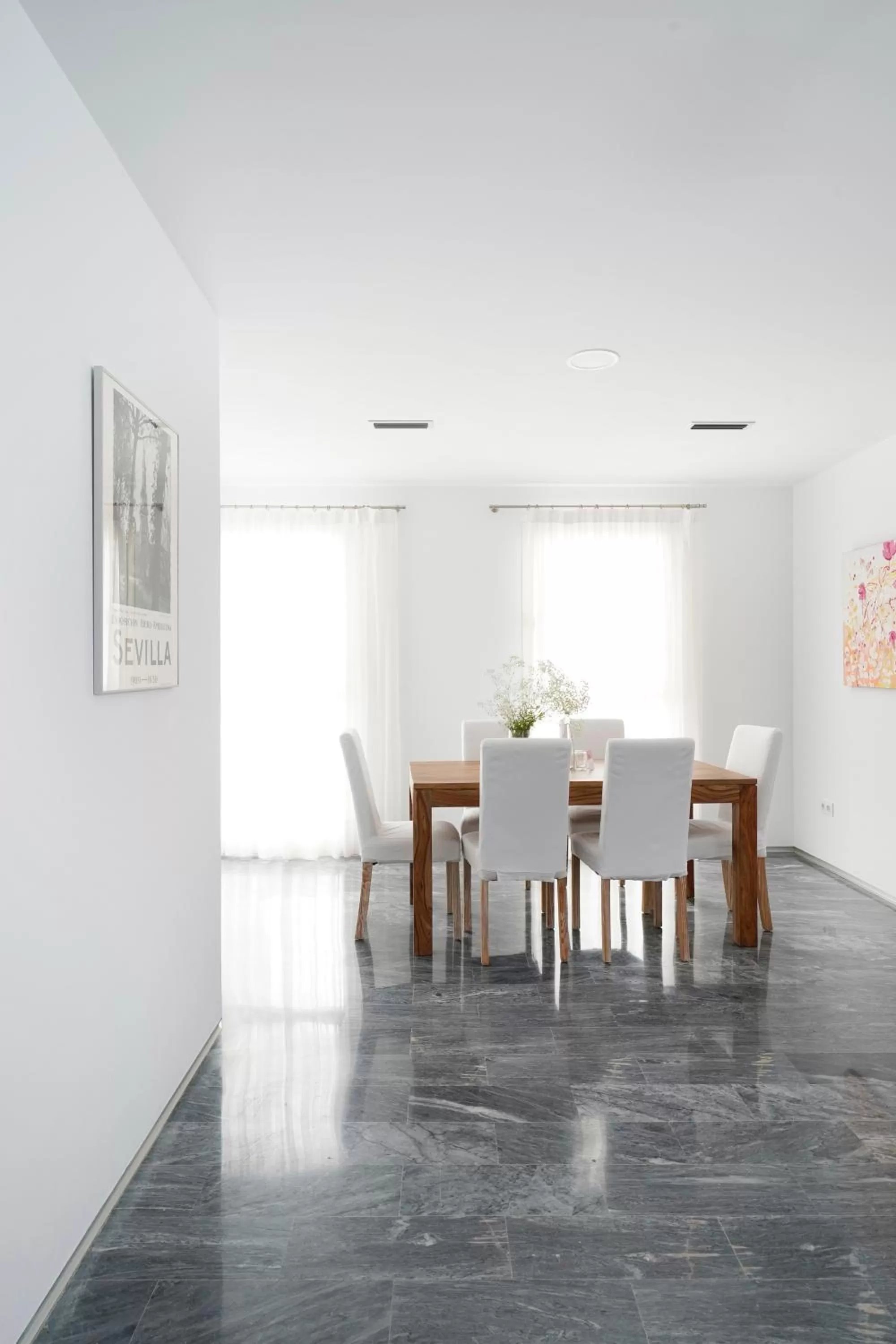 Dining area in Numa Seville Jondo