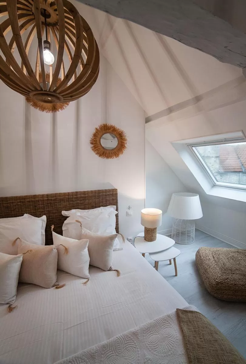 Photo of the whole room, Bed in Bienvenue Chez Nous