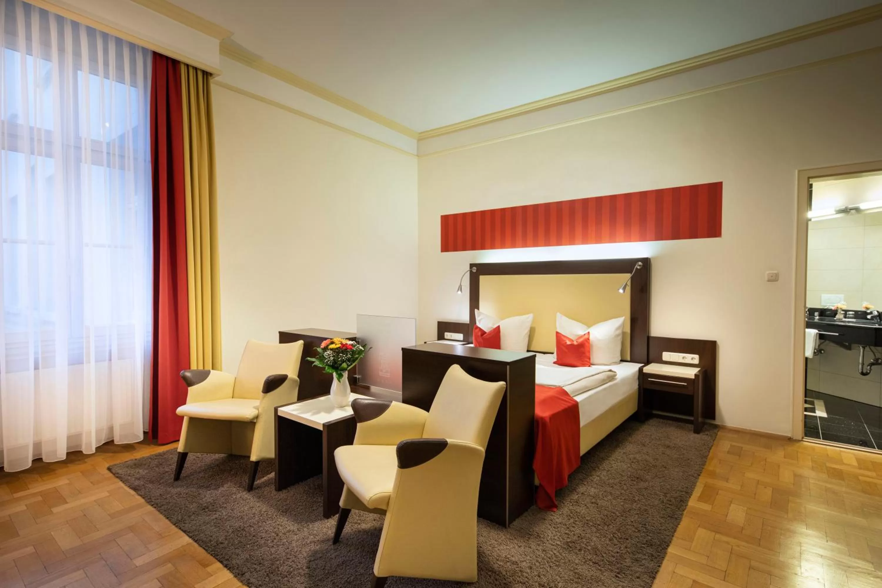 Photo of the whole room, Bed in ACHAT Sternhotel Bonn