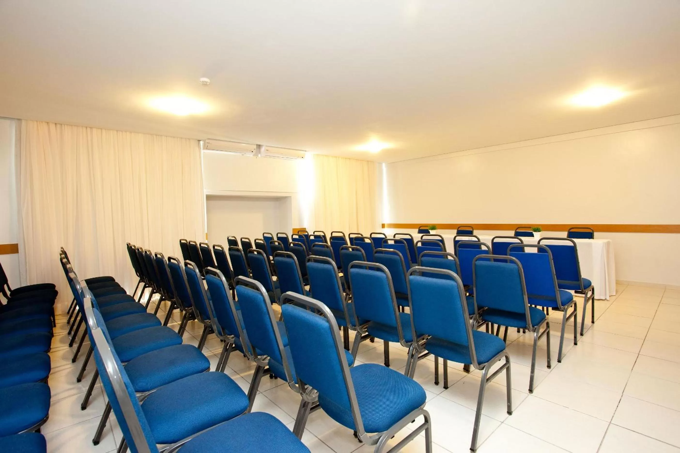 Business facilities in America Towers Hotel