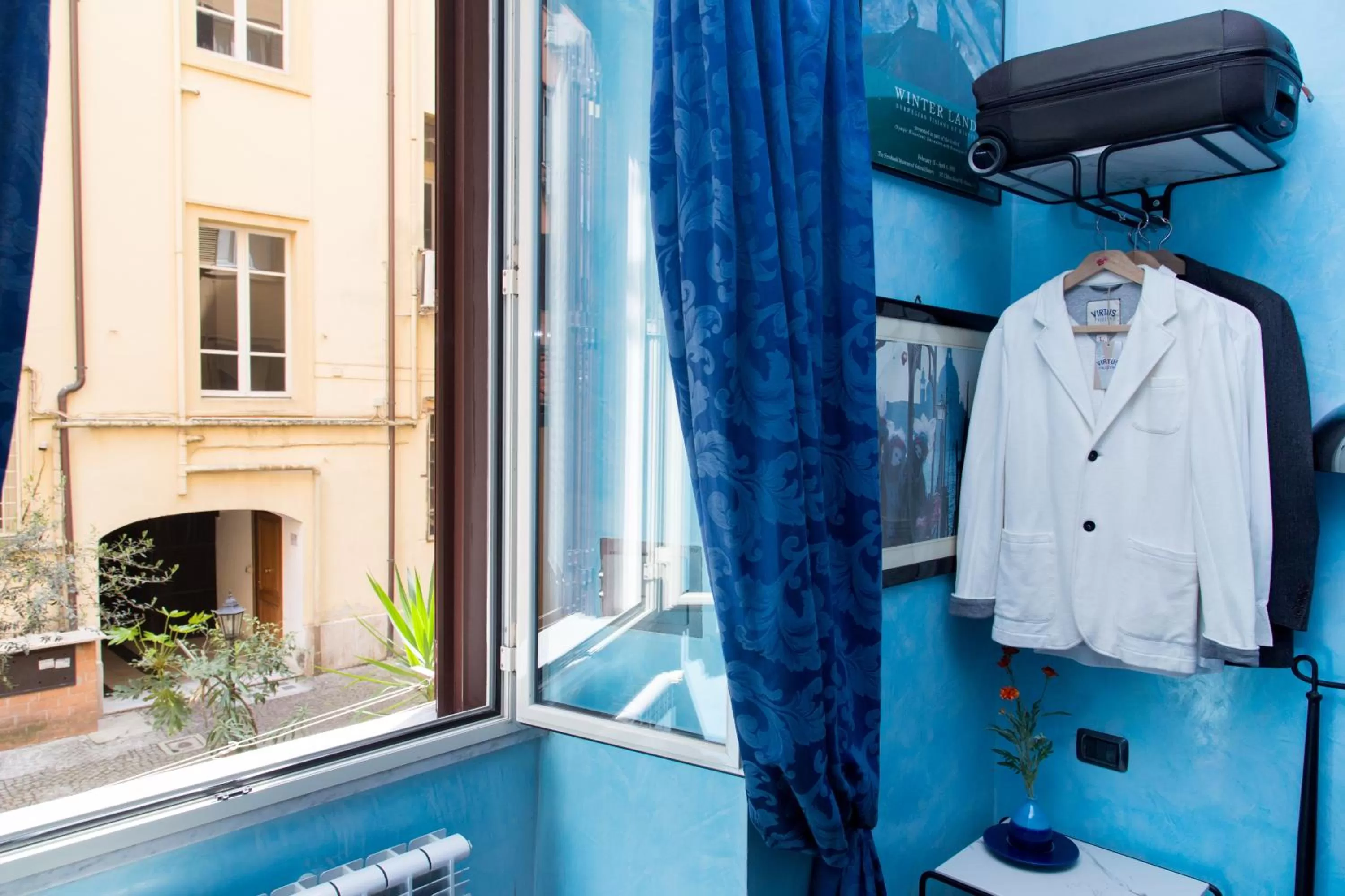 Inner courtyard view in DomusAmor Colosseo