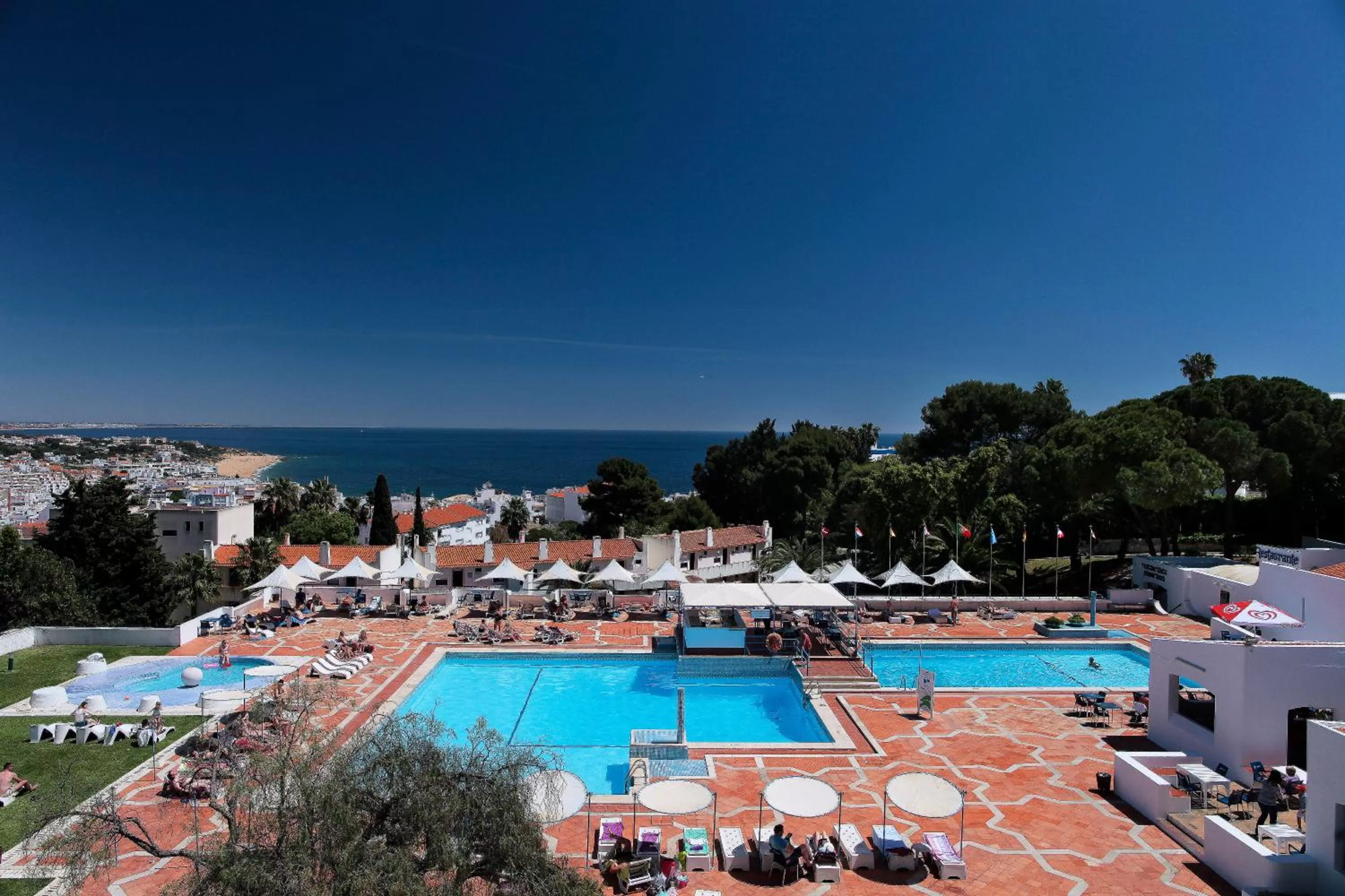 Pool view in Albufeira Jardim by Umbral