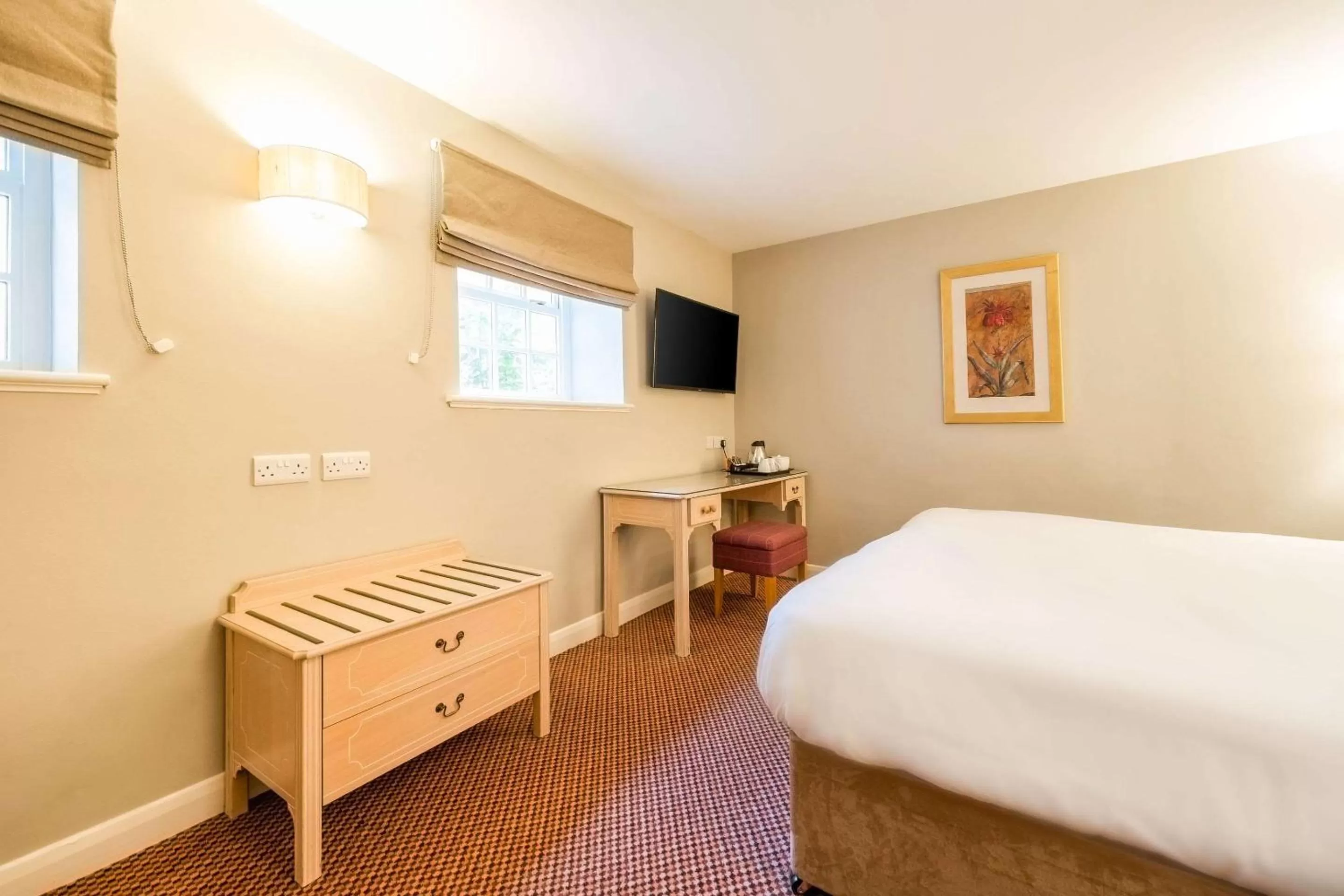 Photo of the whole room, Bed in Makeney Hall Hotel