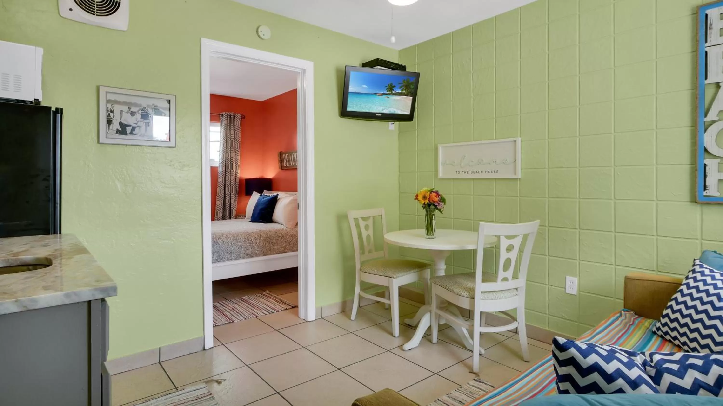 Dining area in The Beach House - Treasure Island