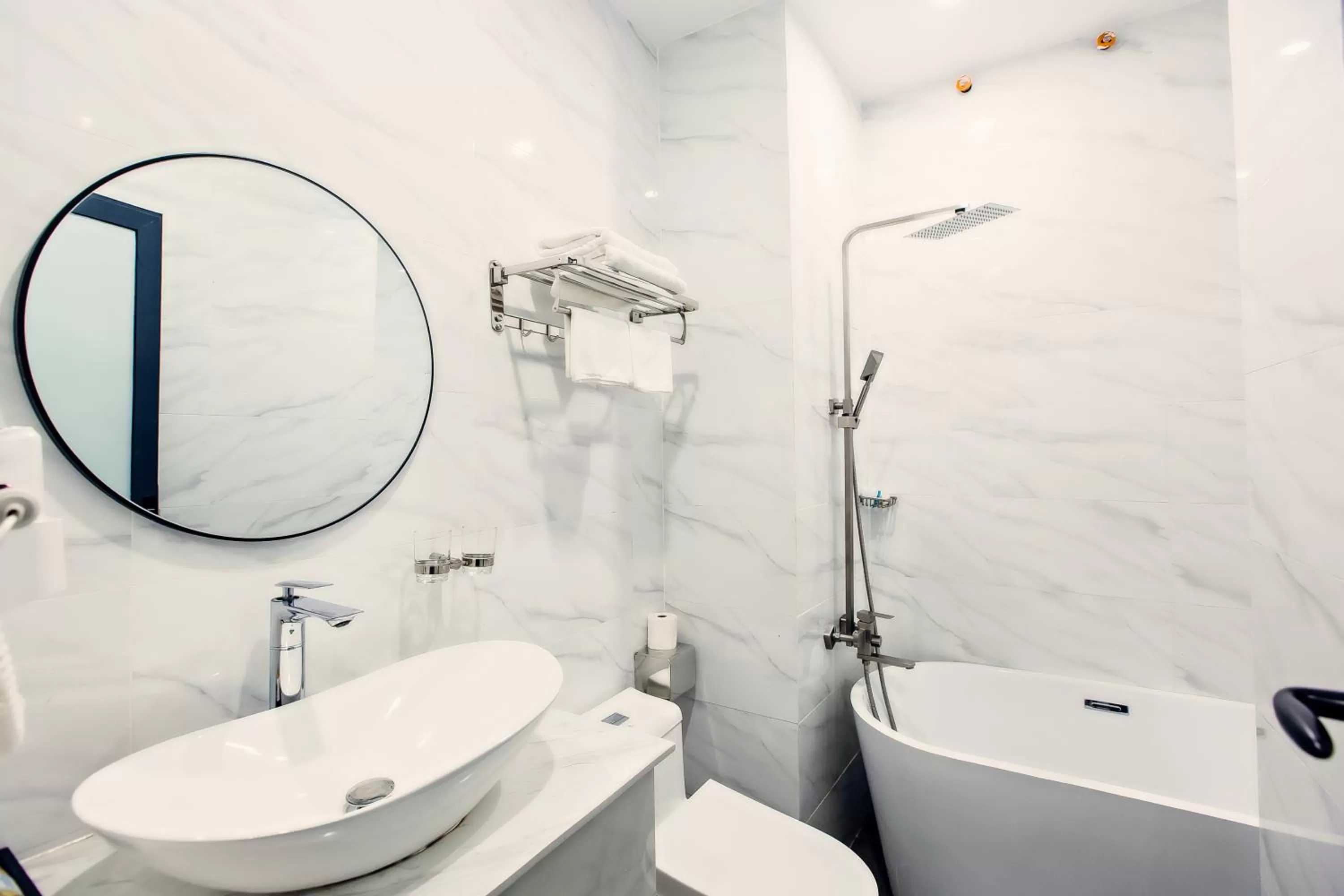 Shower, Bathroom in LION 3 HOTEL