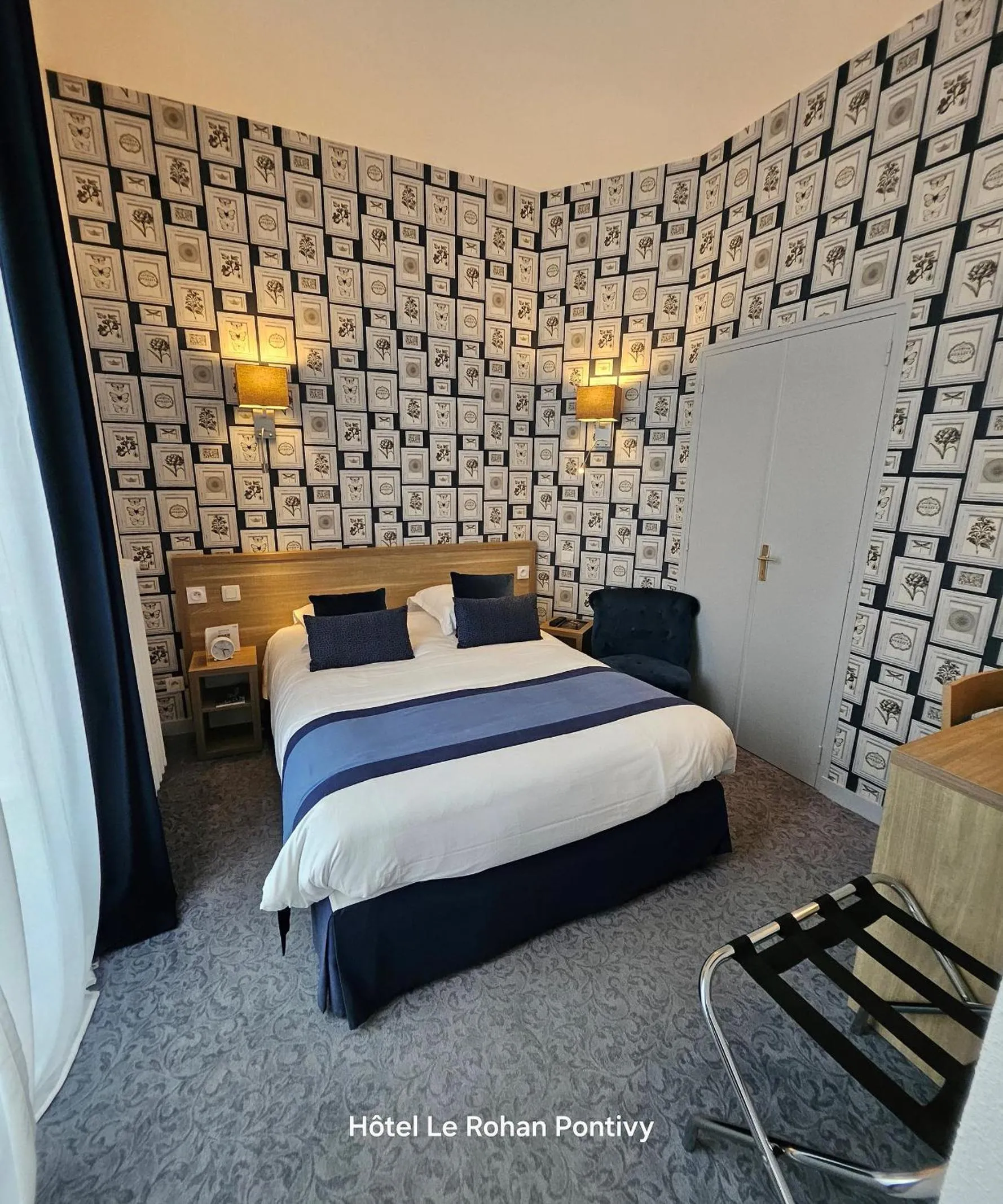 Guests, Bed in Hôtel Le Rohan Charme et Caractère