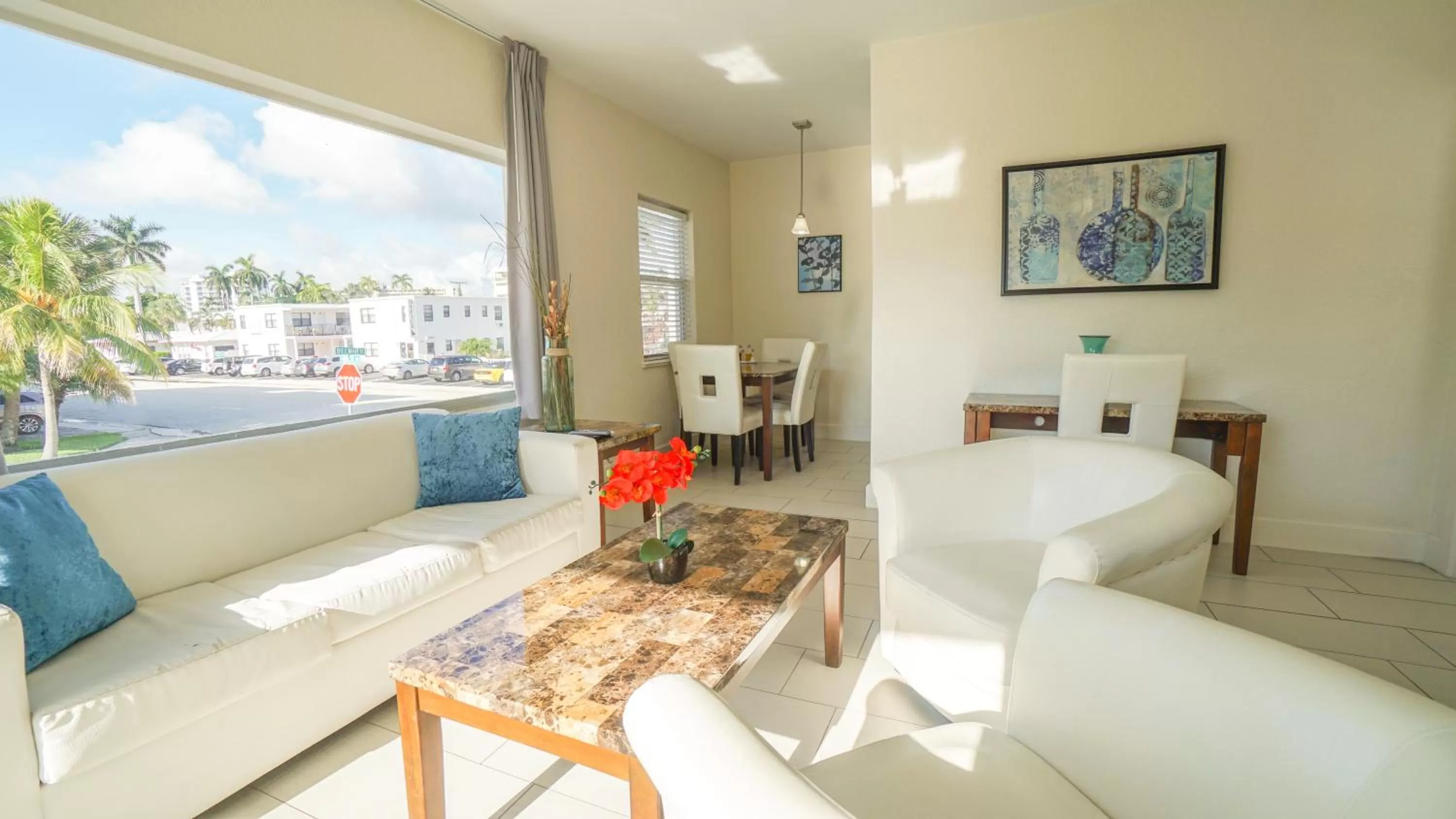 Living room, Bed in Soleado Hotel