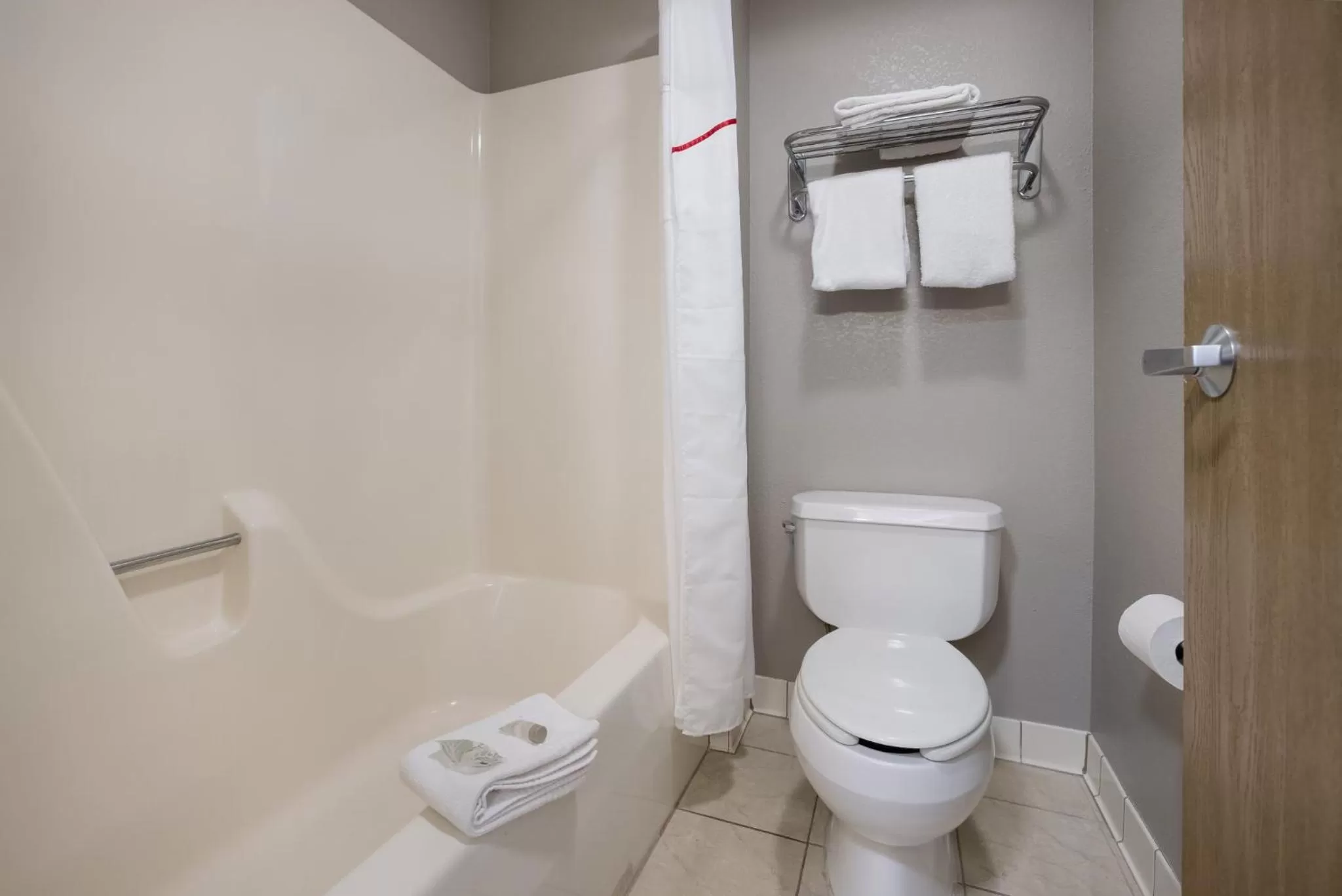 Bathroom in Red Roof Inn Weedsport