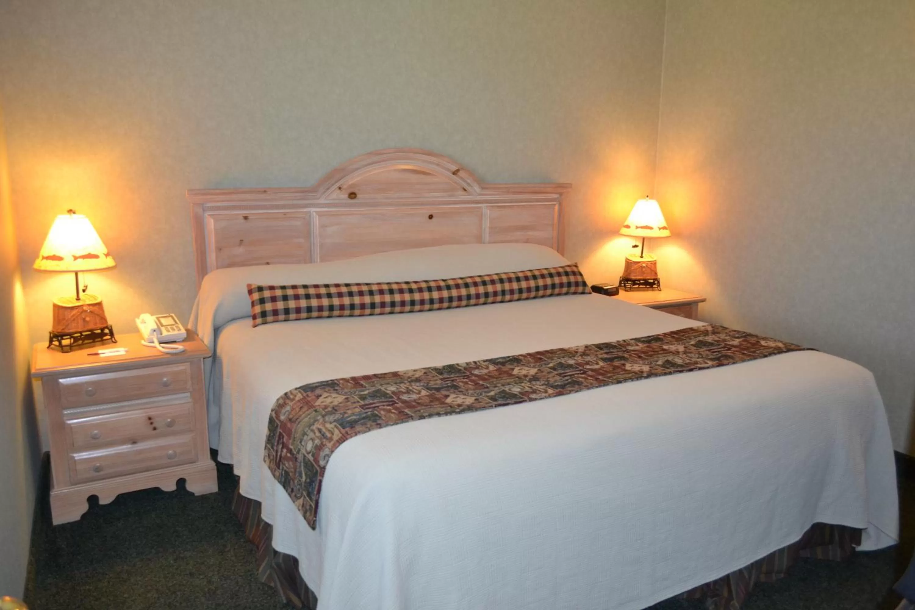 Bed in Crooked River Lodge