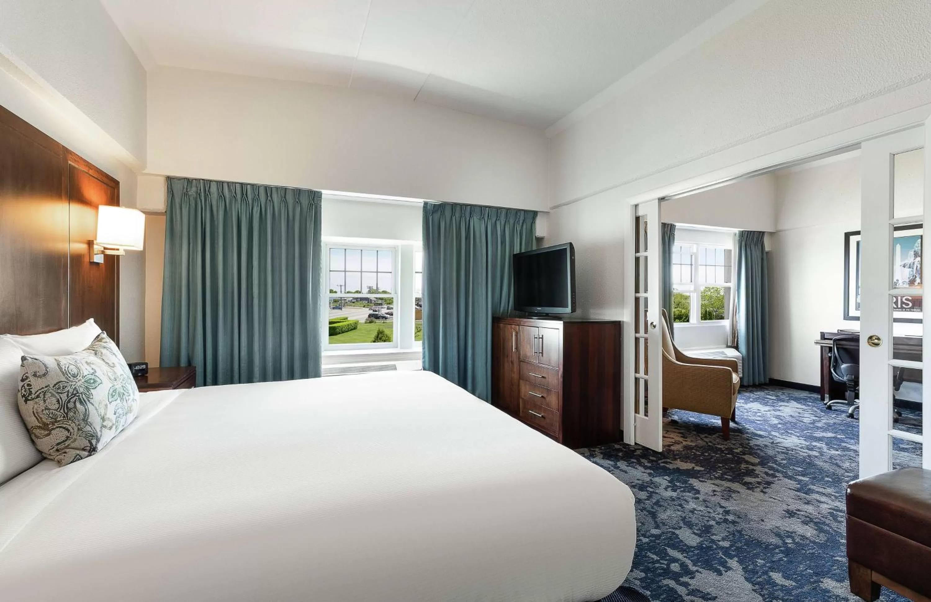Bed in DoubleTree by Hilton Cape Cod - Hyannis