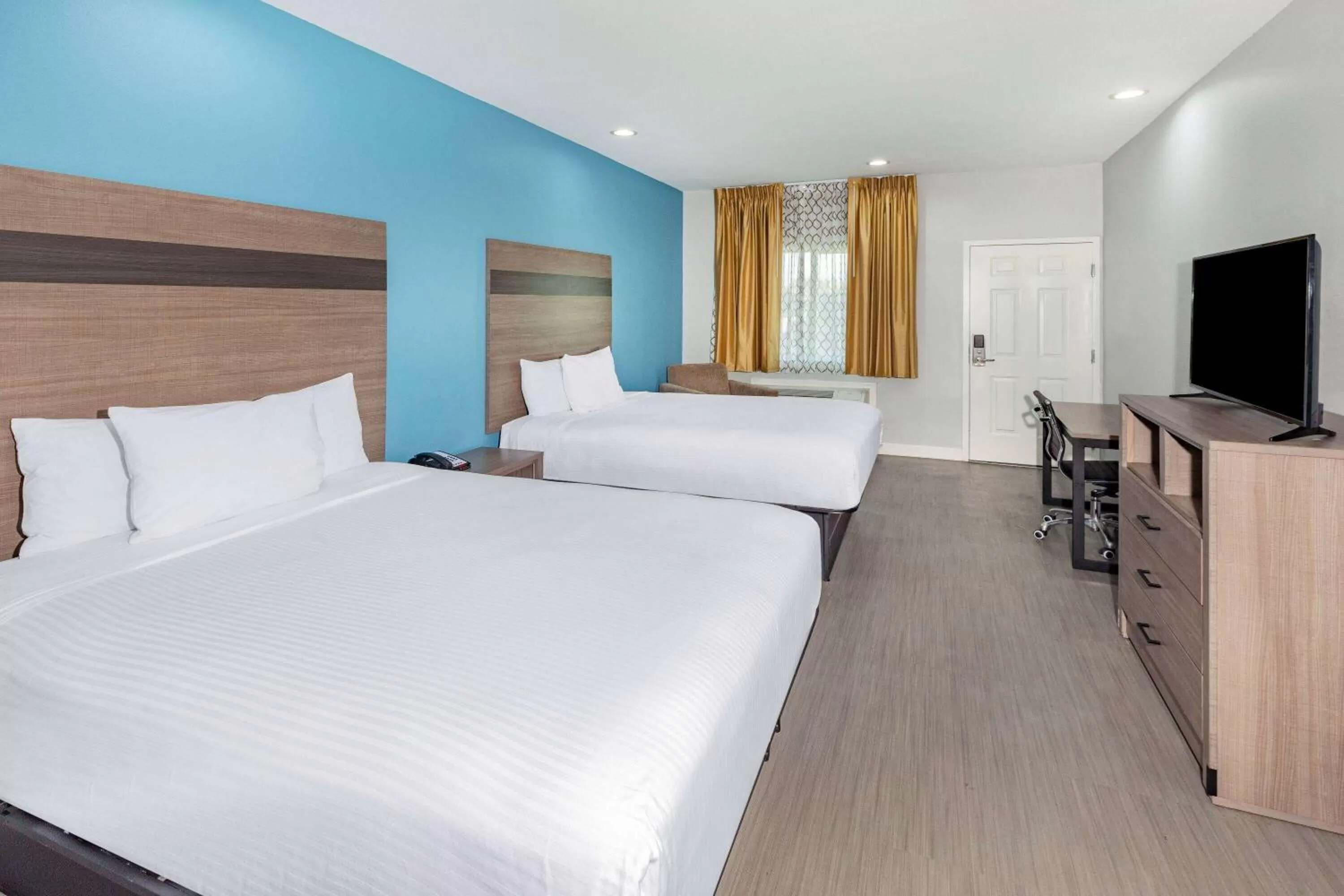 Photo of the whole room, Bed in Baymont by Wyndham Freeport Texas