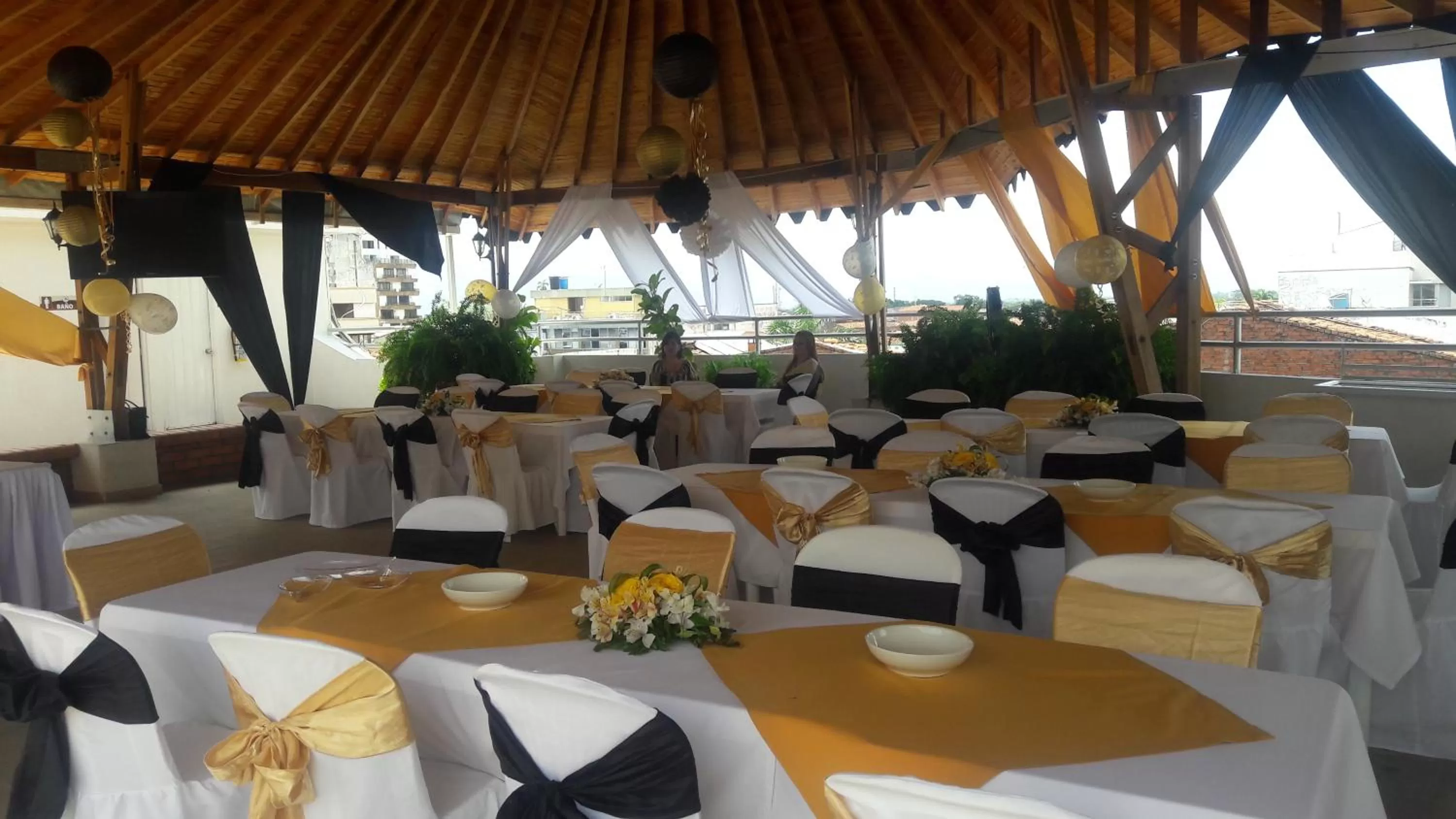 Area and facilities, Restaurant/Places to Eat in Hotel Cafe Plaza