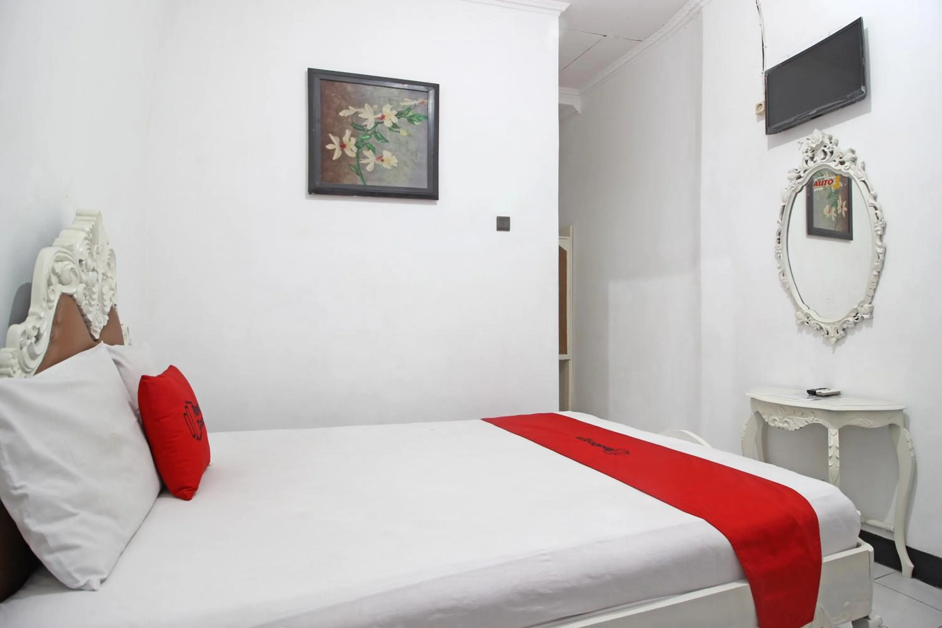 Bedroom, Bed in RedDoorz Plus @ Taman Siswa 3