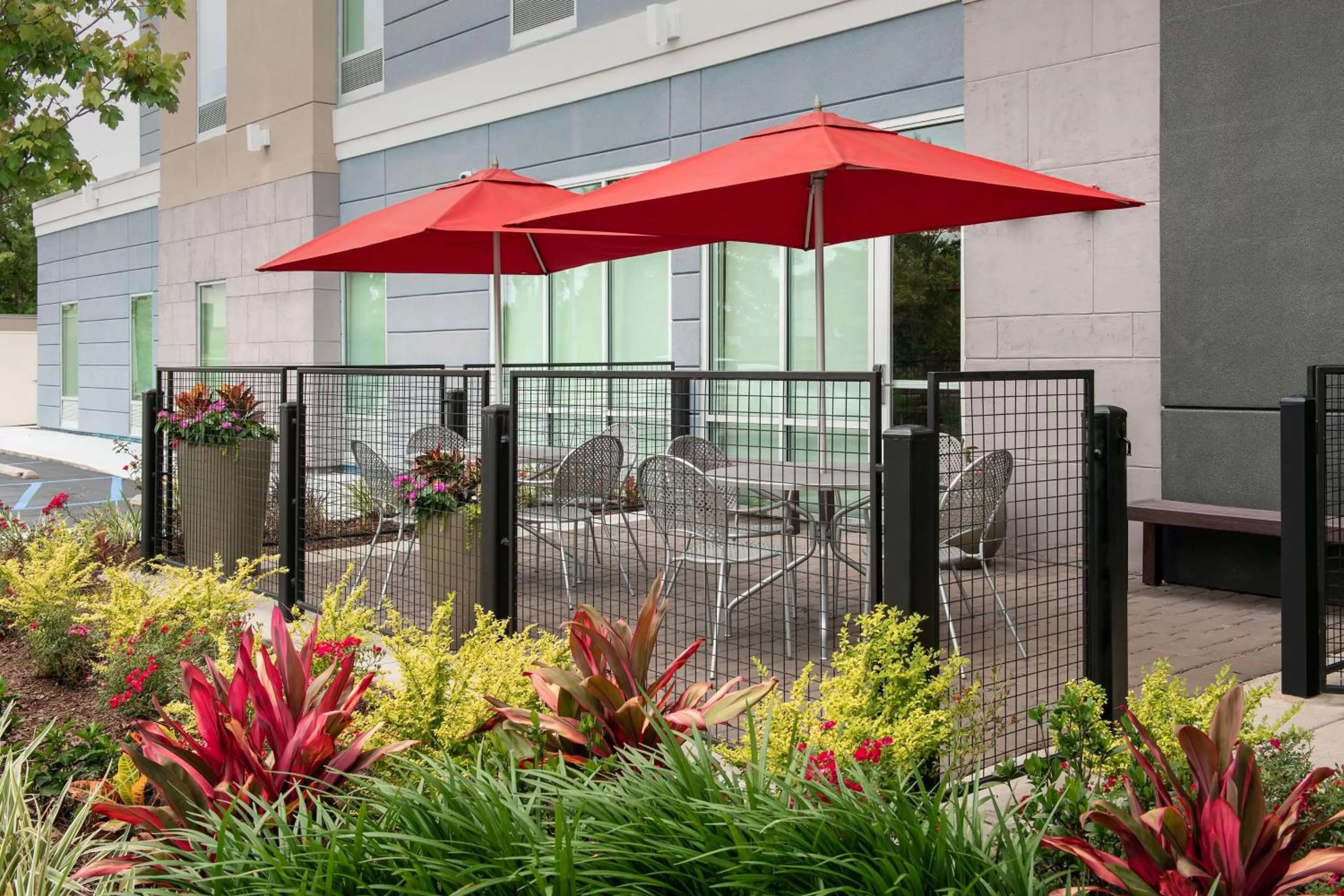 Patio in Home2 Suites By Hilton Summerville