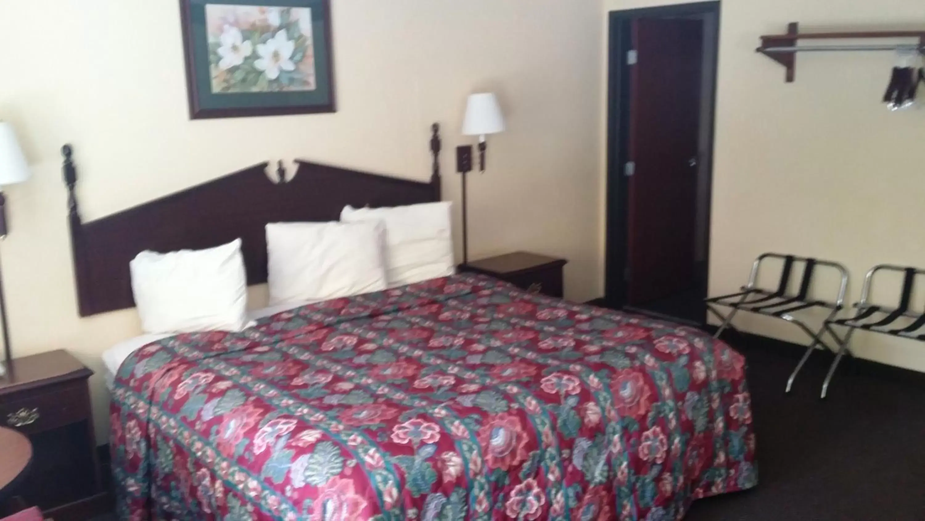 King Room - Non-Smoking in Scottish Inn Maggie Valley King Room - Non-Smoking in Scottish Inn Maggie Valley