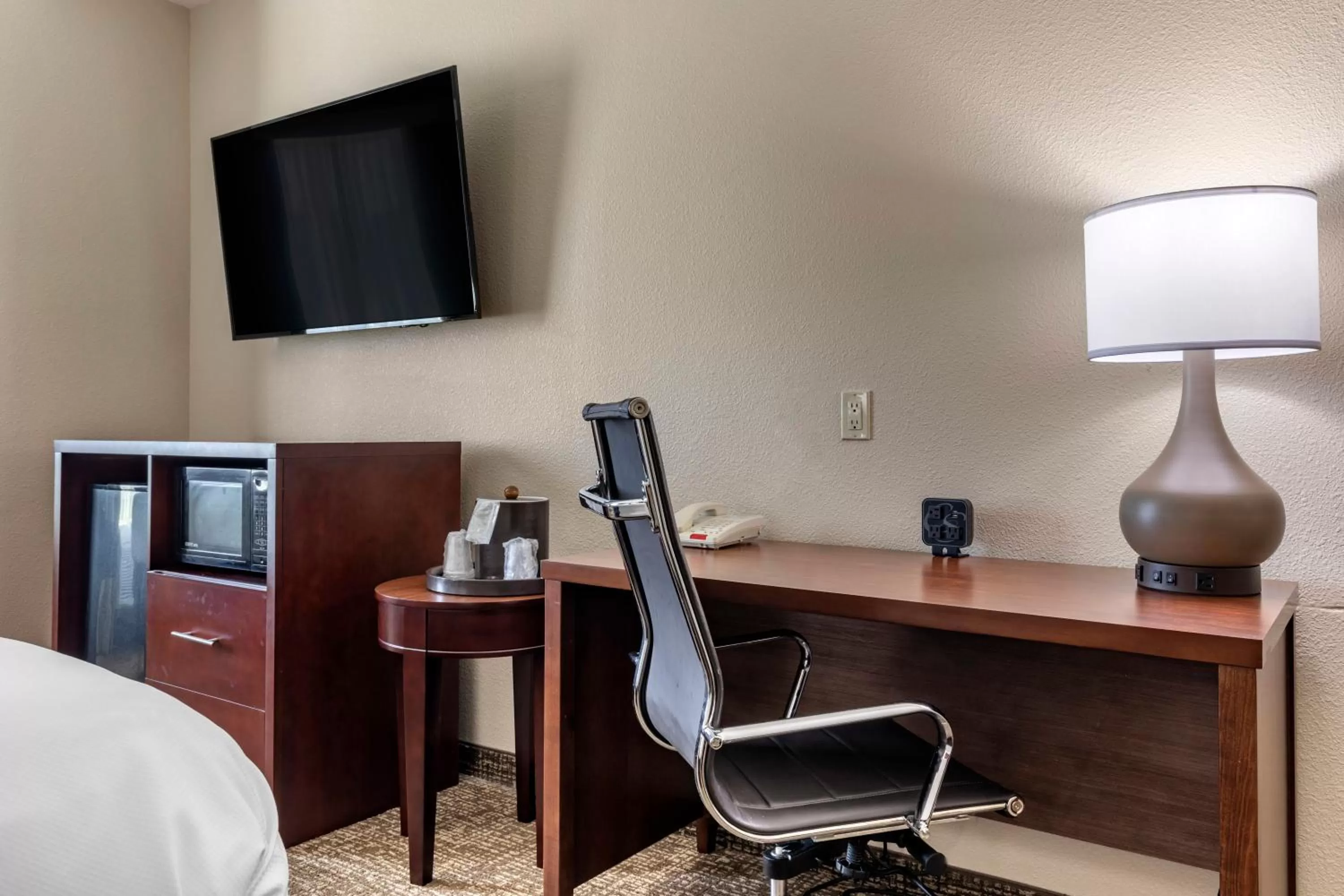 Living room, Bed in Comfort Inn & Suites Fort Worth West I-30 NAS JRB