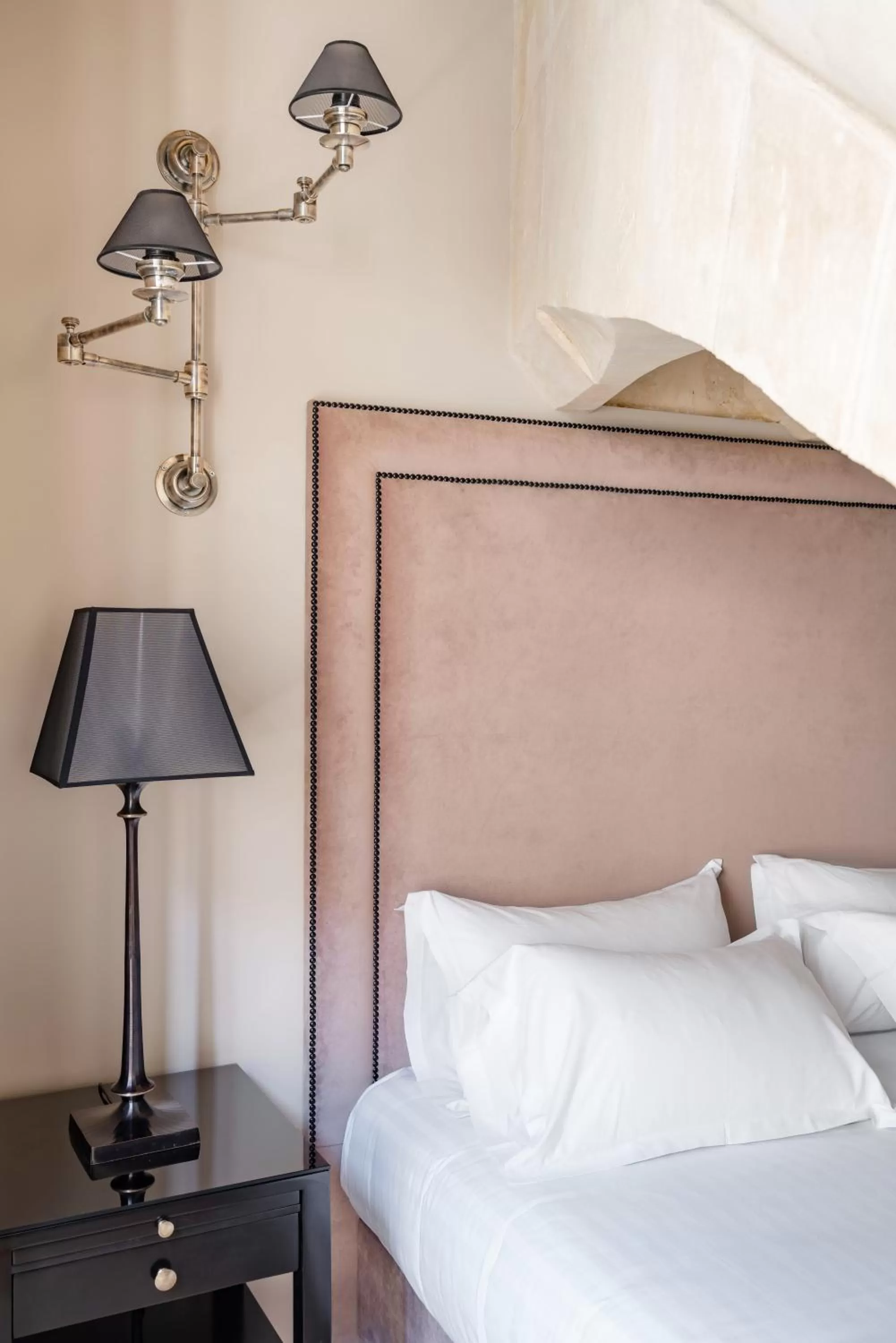Decorative detail, Bed in Hôtel Le Presbytère