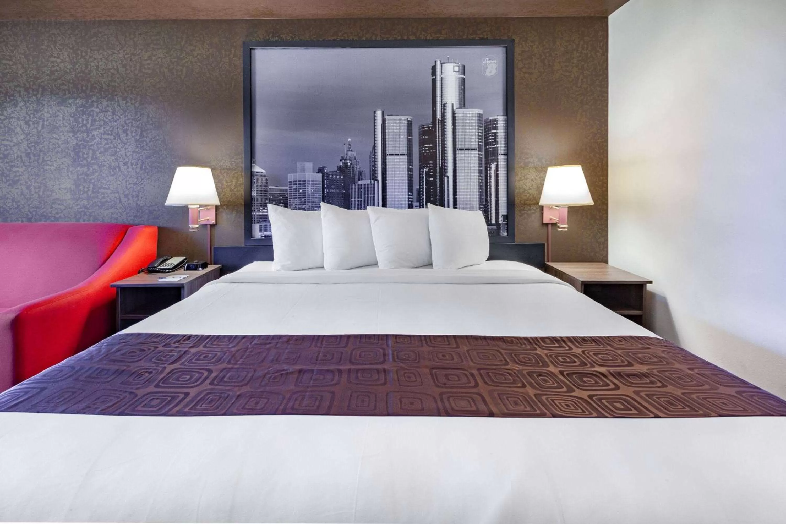 Photo of the whole room, Bed in Super 8 by Wyndham Ambassador Bridge Windsor ON