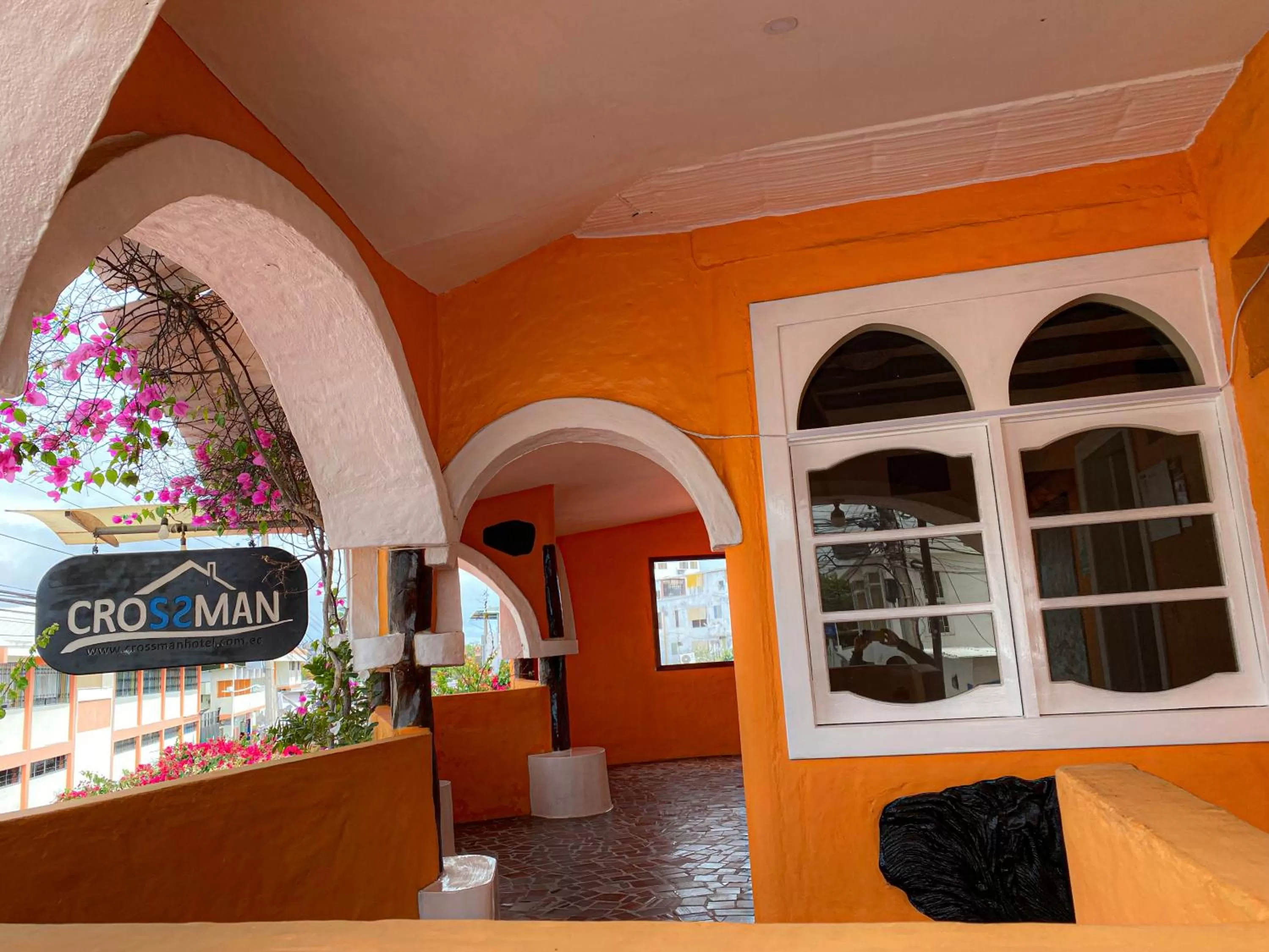 Facade/entrance in Hotel Crossman