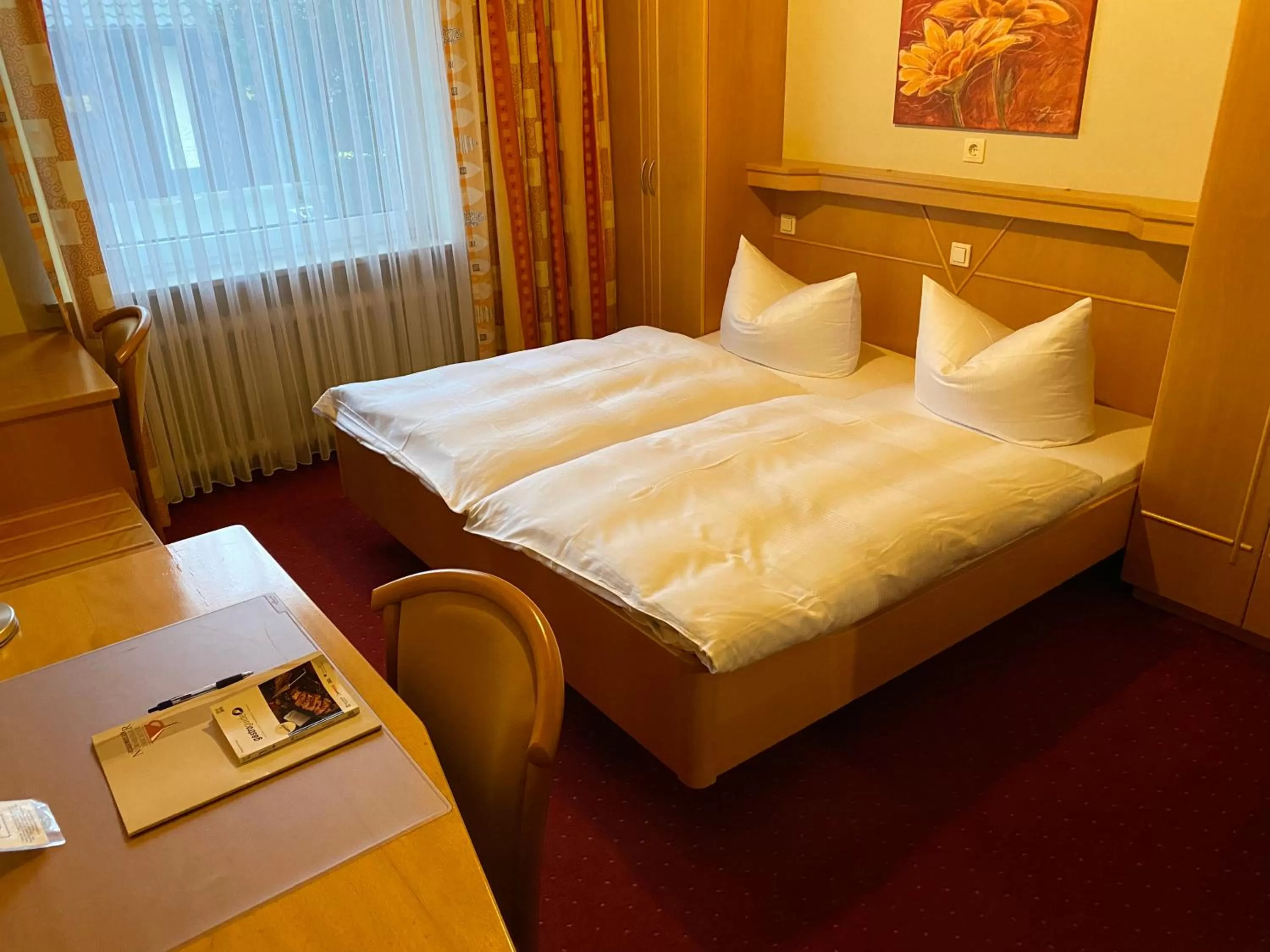 Bed in Nürnberger Trichter Family-Business Hotel Garni