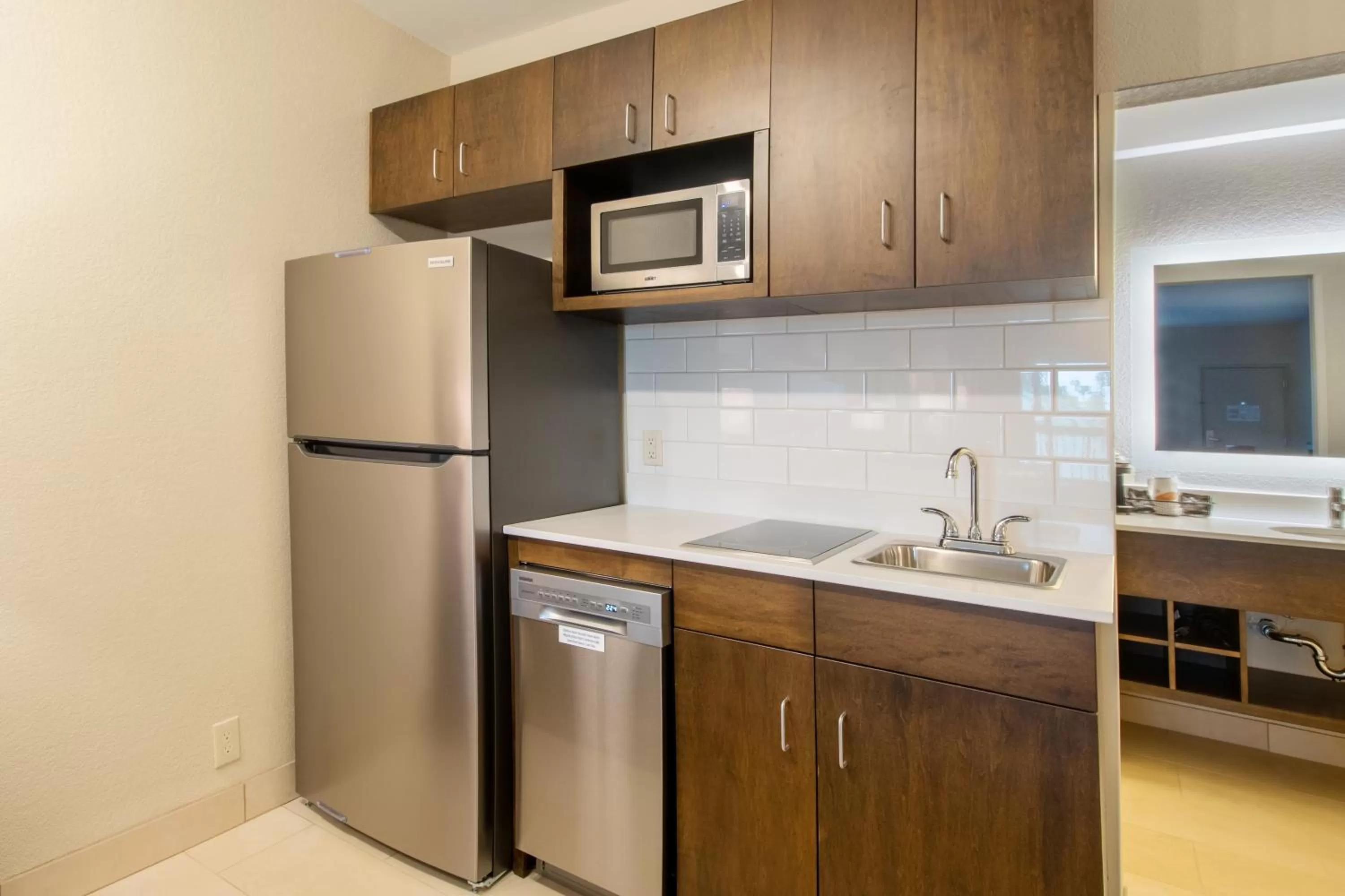 Kitchen or kitchenette in Econo Lodge Inn & Suites Foley-North Gulf Shores