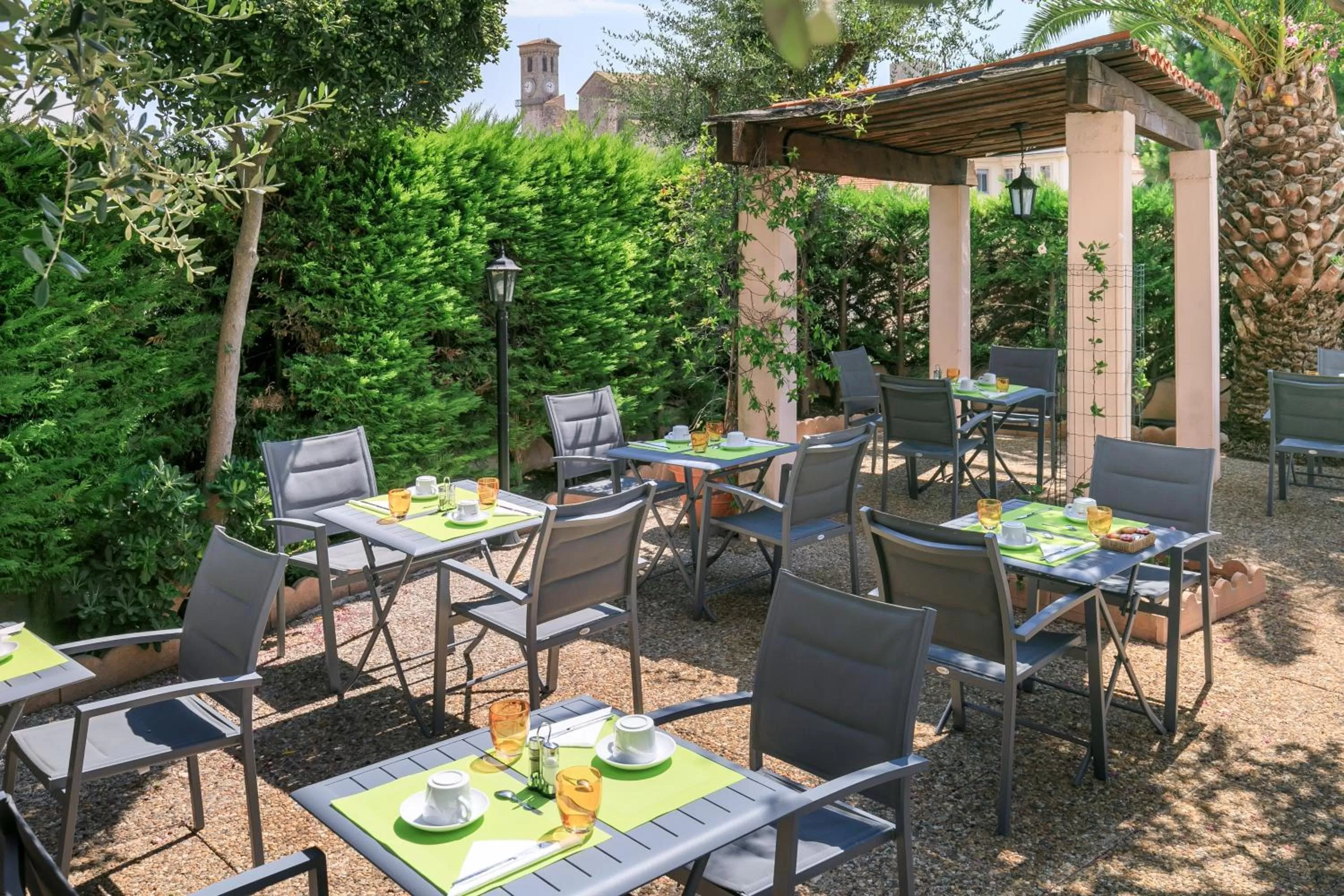 Patio in Best Western Hôtel des Orangers Cannes