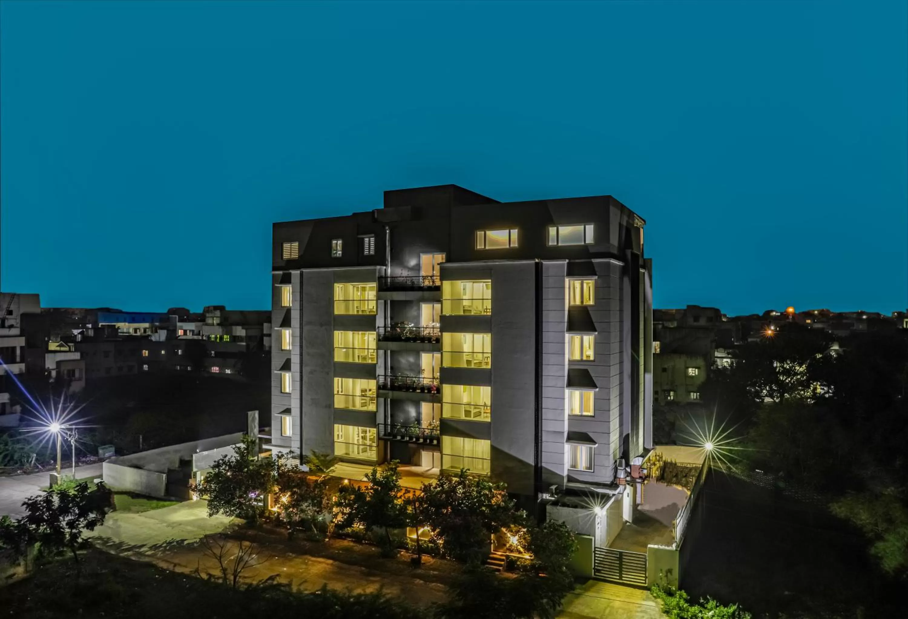 Floressa Randa Business Hotel