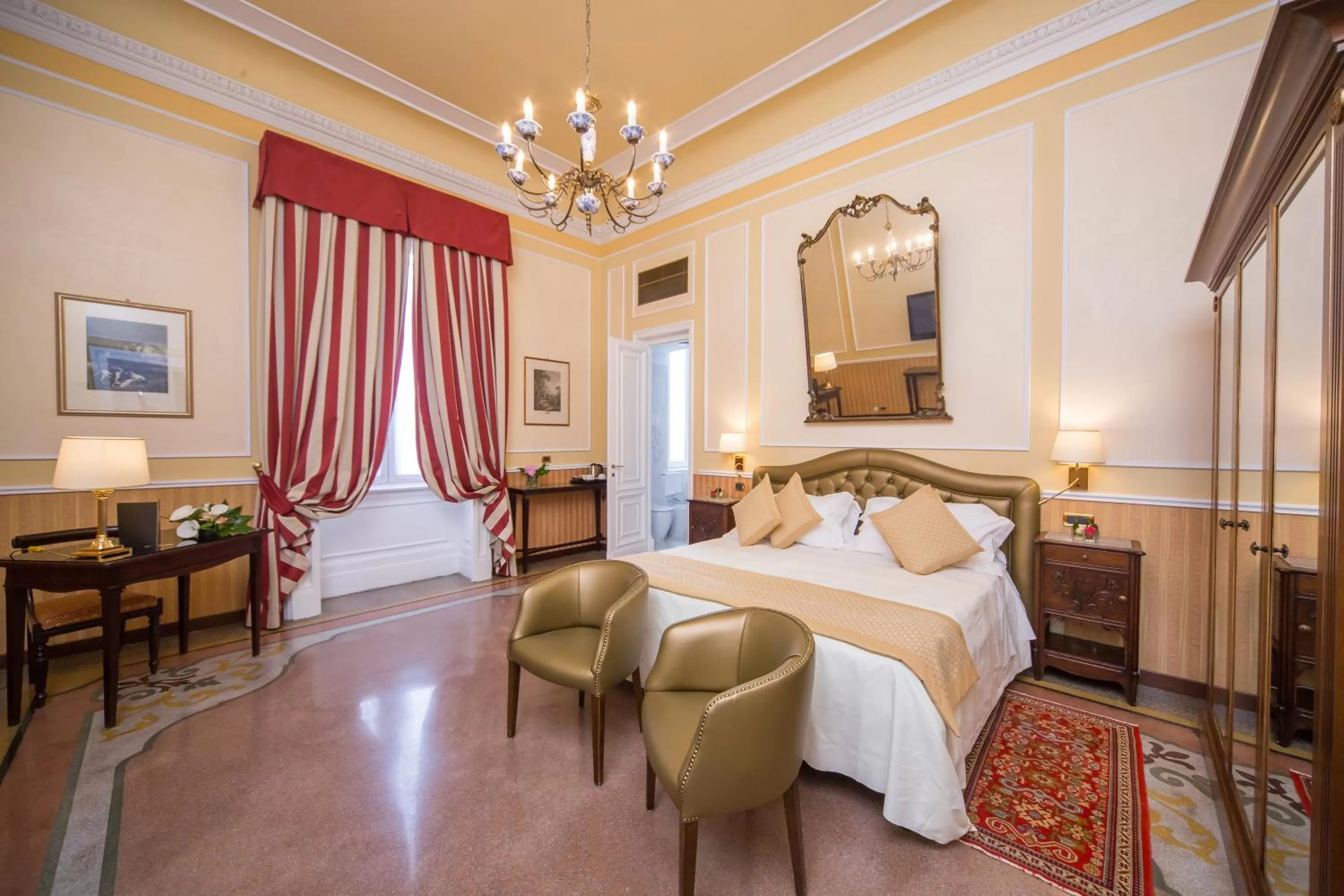 Photo of the whole room, Bed in Hotel Bristol Palace
