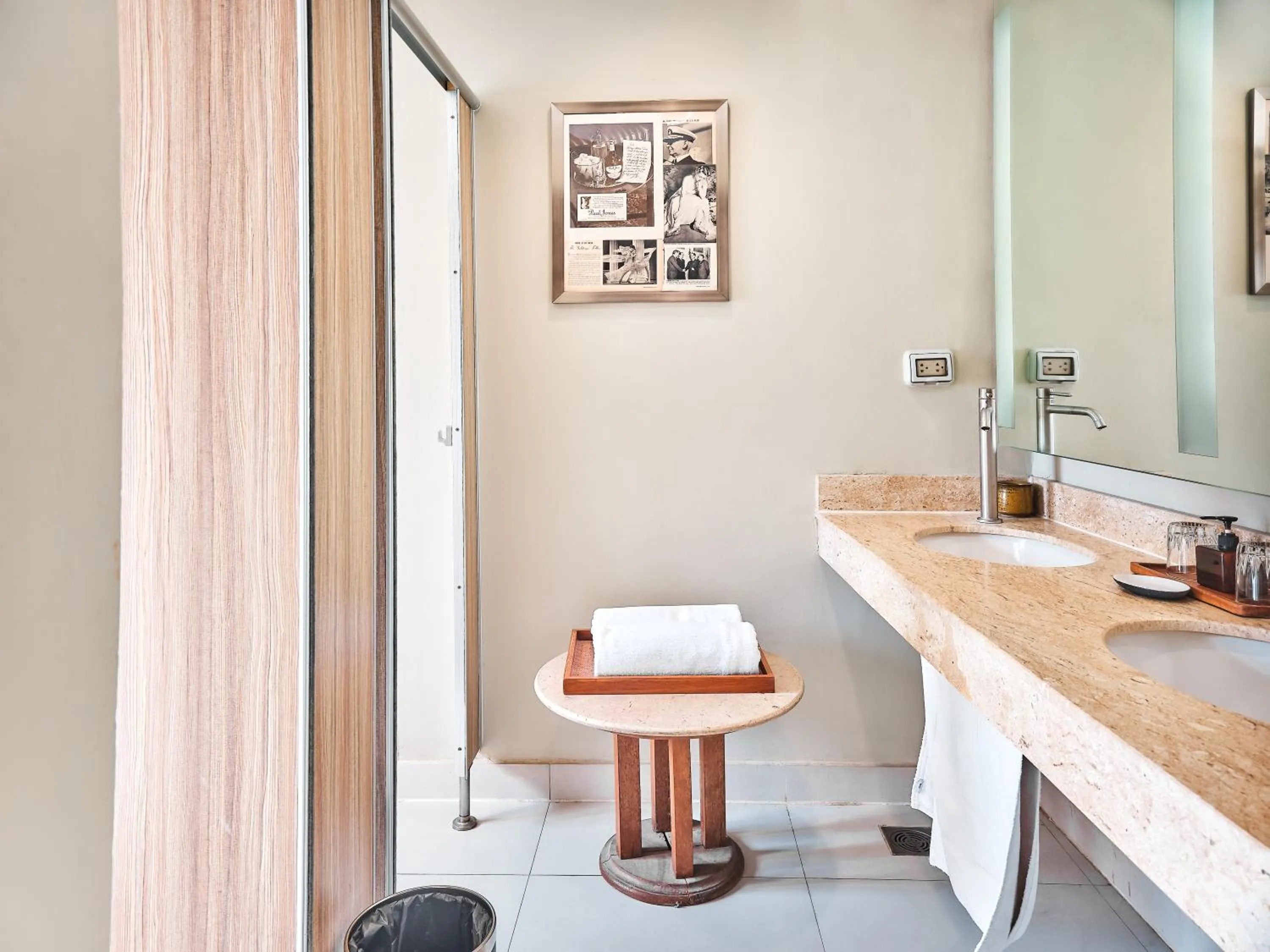 Bathroom in Prince Theatre Heritage Stay Hostel - Silom