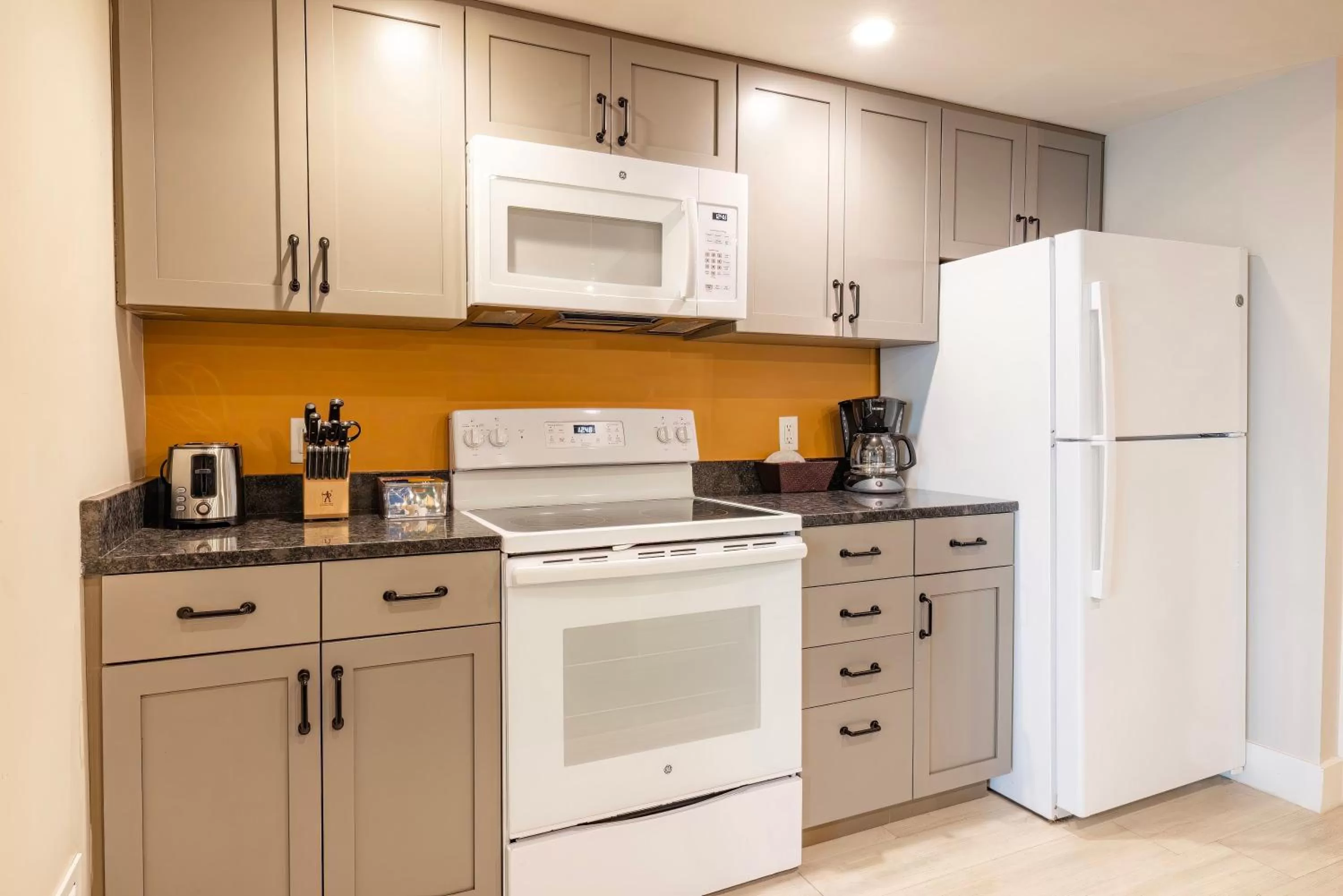 Kitchen or kitchenette in WorldMark Orlando Kingstown Reef